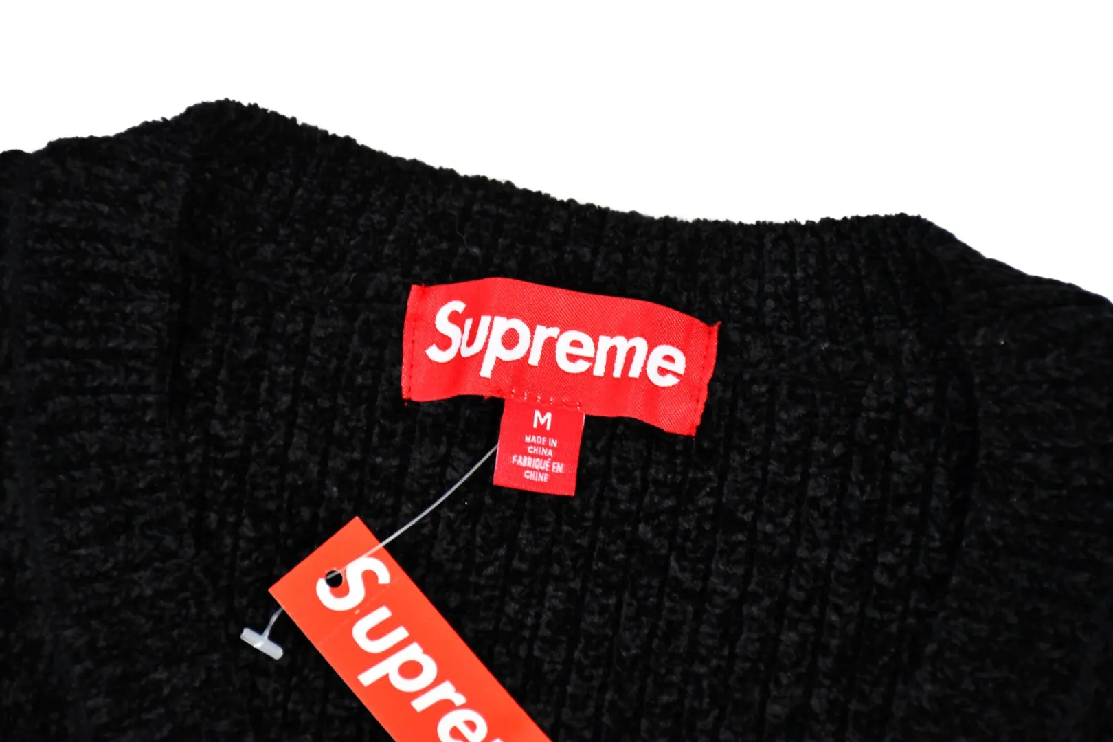 S594💰p260 Top version Supreme 24FW CHENILLE SWEATER VEST Chenille sweater vest OS version Same style for men and women Customized YB texture wash mark Wool: 26 count chenille wool Weaving method: matrix knitting Number of needles: multi-gauge Machine: German STOLL computerized flat knitting machine Size: S~XL Color: black blue