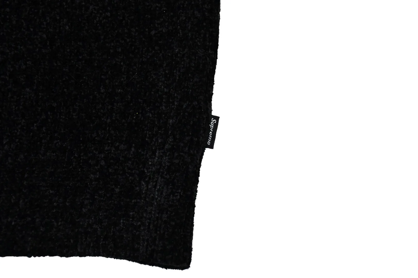 S594💰p260 Top version Supreme 24FW CHENILLE SWEATER VEST Chenille sweater vest OS version Same style for men and women Customized YB texture wash mark Wool: 26 count chenille wool Weaving method: matrix knitting Number of needles: multi-gauge Machine: German STOLL computerized flat knitting machine Size: S~XL Color: black blue