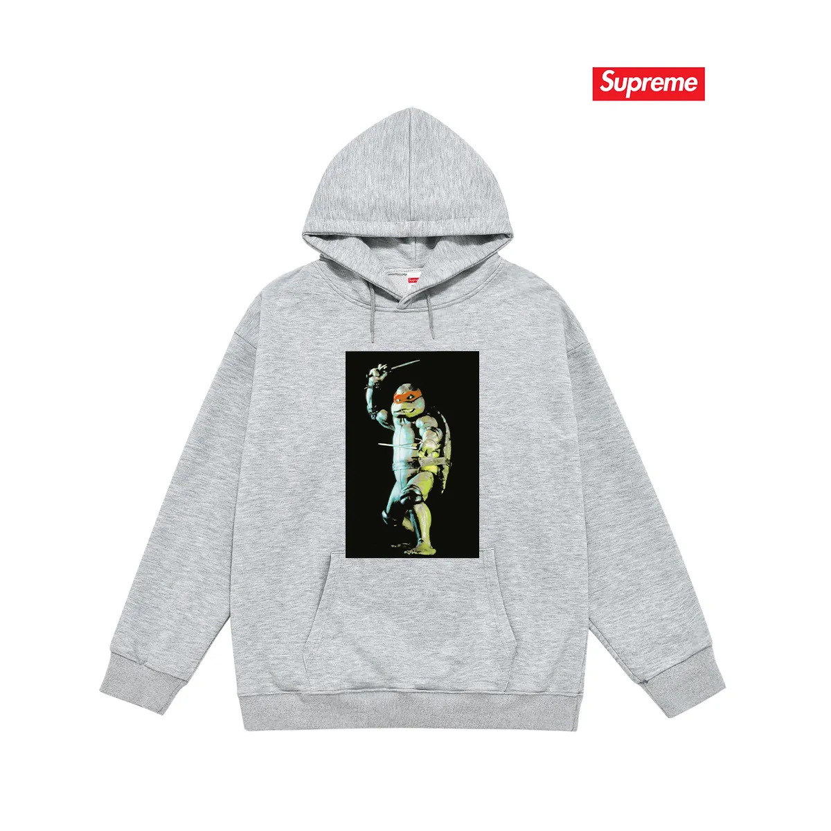 Style No. S2053 #terry P160💰 Velvet P170💰 Supreme Week 1 Raphael Tee Teenage Mutant Ninja Turtles printed hooded sweatshirt Made of 400g large terry 430g silver fox velvet (drop shoulder large version) fabric, soft texture and no pilling Imported environmentally friendly printing glue The pattern is bright and three-dimensional Quality 💥Same style for men and women The upper body is trendy Color: black white gray Size: S M L XL XXL