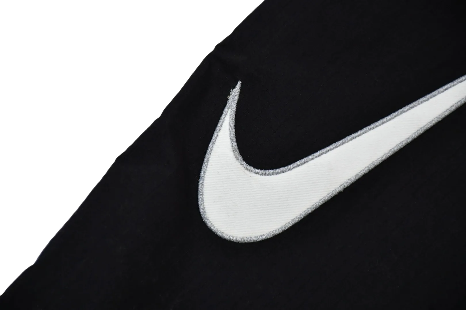 S287 black 💰p360 gradient 💰p440 top version Supreme And the sizes are all ZP consistent. 3. Sewing process: Four needles and six threads are used in 12 places on the whole garment without bone splicing process. Processed by experienced foreign trade factories (ordinary factories cannot do it) 4. Customized ZP main label/wash water label/tag/zipper/packaging bag (equipped with extra large thickened handbag) Color: Black Gradient Size: S/M/L/XL