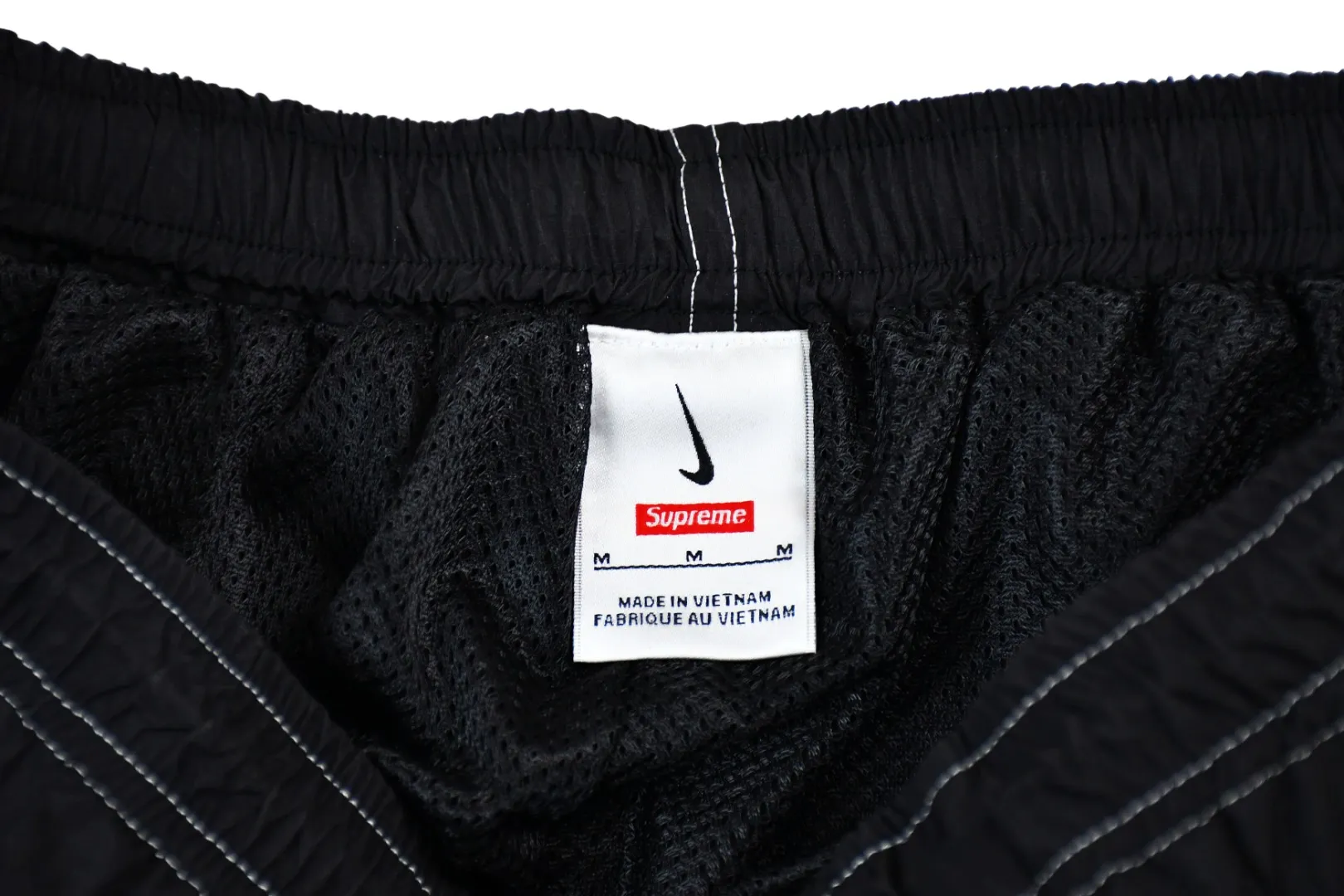 S287 black 💰p360 gradient 💰p440 top version Supreme And the sizes are all ZP consistent. 3. Sewing process: Four needles and six threads are used in 12 places on the whole garment without bone splicing process. Processed by experienced foreign trade factories (ordinary factories cannot do it) 4. Customized ZP main label/wash water label/tag/zipper/packaging bag (equipped with extra large thickened handbag) Color: Black Gradient Size: S/M/L/XL
