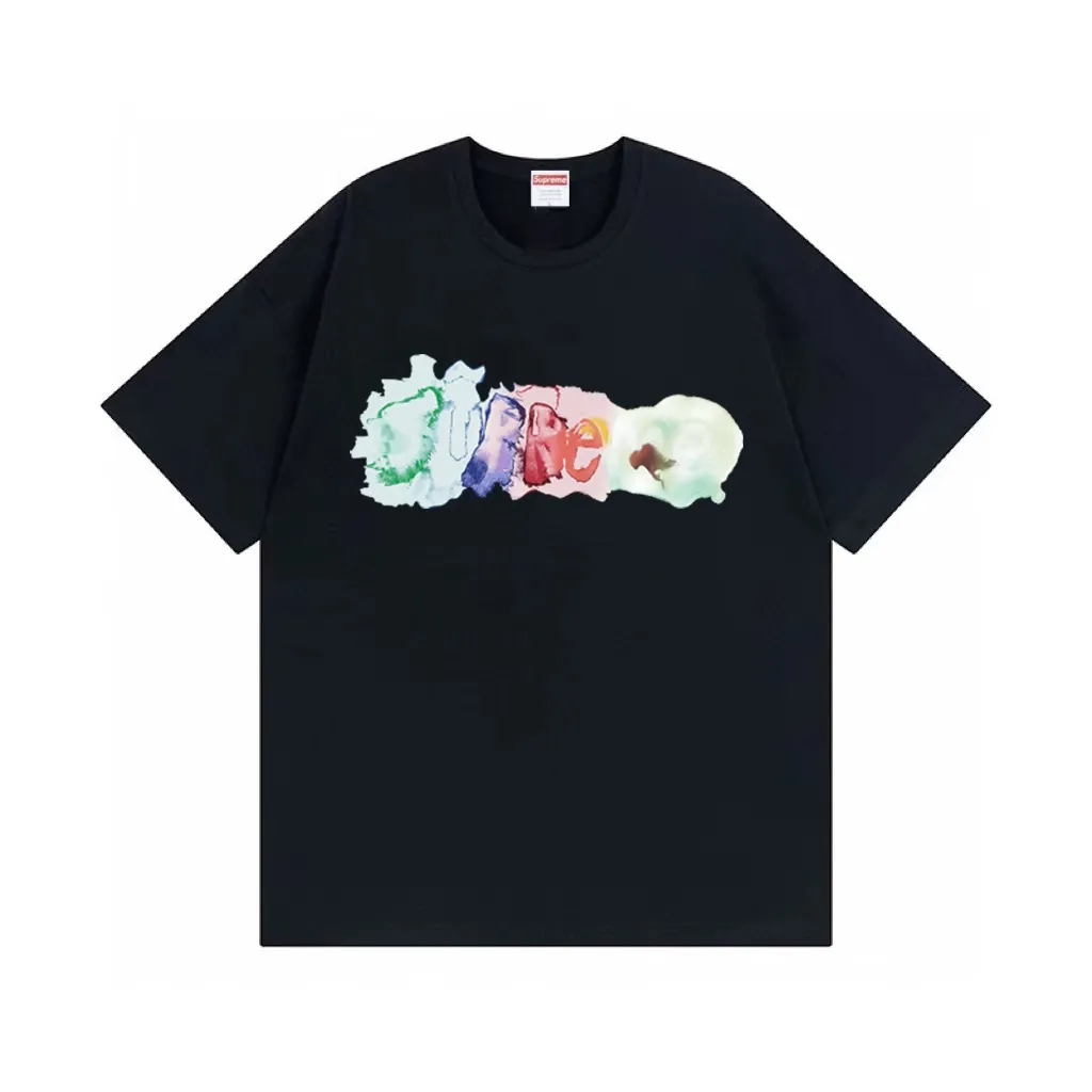 #S99 p110💰 SupremeSS23 Week1 WATERCOLORTEE watercolor logo printing, loose fit, using 260 grams of combed cotton double yarn, all three standards from fabrics to accessories, ZP, imported Matsui company slurry printing will never crack, the whole piece adopts three-needle five-thread technology (neckline-shoulder seam-sleeve seam double line, looks more three-dimensional and textured) consistent with the original version, classic version Feel free to compare zp. The whole piece adopts three-needle five-thread craftsmanship (neckline-shoulder seam-sleeve seam double thread, which looks more three-dimensional and textured). It has the same craftsmanship as the original original, classic version. Color: White, Black, Orange, Yellow, Dark Green. Size: S M L XL XXL