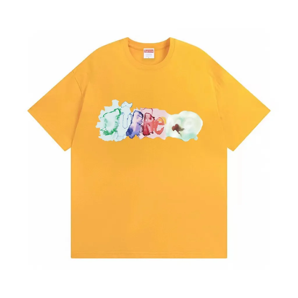#S99 p110💰 SupremeSS23 Week1 WATERCOLORTEE watercolor logo printing, loose fit, using 260 grams of combed cotton double yarn, all three standards from fabrics to accessories, ZP, imported Matsui company slurry printing will never crack, the whole piece adopts three-needle five-thread technology (neckline-shoulder seam-sleeve seam double line, looks more three-dimensional and textured) consistent with the original version, classic version Feel free to compare zp. The whole piece adopts three-needle five-thread craftsmanship (neckline-shoulder seam-sleeve seam double thread, which looks more three-dimensional and textured). It has the same craftsmanship as the original original, classic version. Color: White, Black, Orange, Yellow, Dark Green. Size: S M L XL XXL