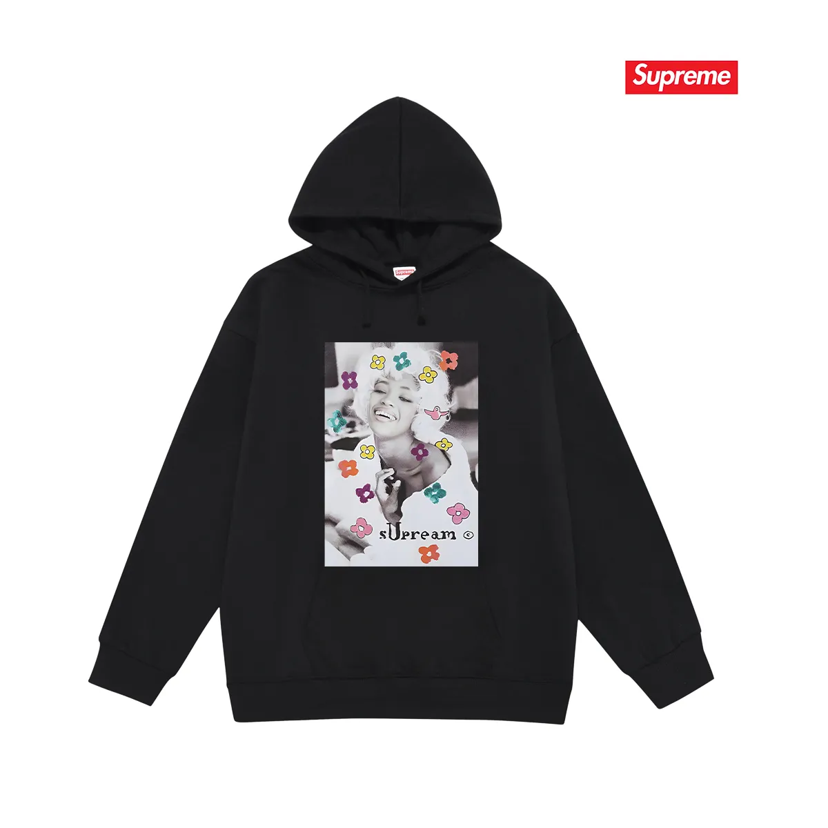 Style No. S2108 #terry P160💰 Velvet P170💰 Supreme Week1 Naomi Tee character print hooded sweatshirt Made of 400g large terry 430g silver fox velvet (drop shoulder large version) fabric, soft texture and no pilling Imported environmentally friendly printing glue The pattern is bright and three-dimensional Quality 💥Same style for men and women The upper body is trendy Color: black white gray Size: S M L XL XXL
