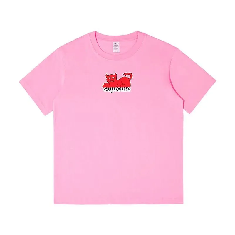 S146 P110 24SS TOY MACHINE DEVIL CAT TEE New Little Devil Cat short-sleeved T-shirt summer top. Loose fit. Made of 260g combed cotton double yarn. All three standards are complete from fabric to accessories. ZP. Imported Matsui company slurry printing will never crack. The whole piece adopts three-needle five-thread technology. The neckline-shoulder seam-sleeve seam is double-lined, which looks more three-dimensional and textured.) The same process as the original version, classic version Feel free to compare zp. The whole piece adopts three-needle five-thread craftsmanship (neckline-shoulder seam-sleeve seam double thread, which looks more three-dimensional and textured). It has the same craftsmanship as the original original, classic version. Color: black, white, pink, apricot. Size: S M L XL XXL