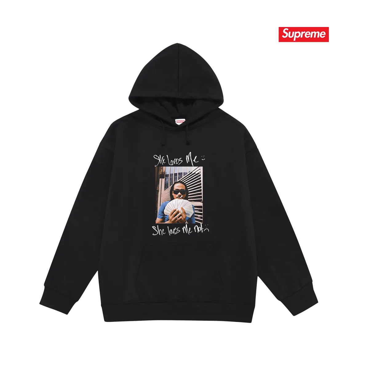 Style No. S2140 #terry P160💰 Velvet P170💰 SS25 Sup She loves me printed hooded sweatshirt. Made of 400g large terry 430g silver fox velvet (drop shoulder large version) fabric. The texture is soft and non-pilling. Imported environmentally friendly printing glue. The pattern is bright and three-dimensional. Quality 💥Same style for men and women. The upper body is trendy. Color: black white gray Size: S M L XL XXL