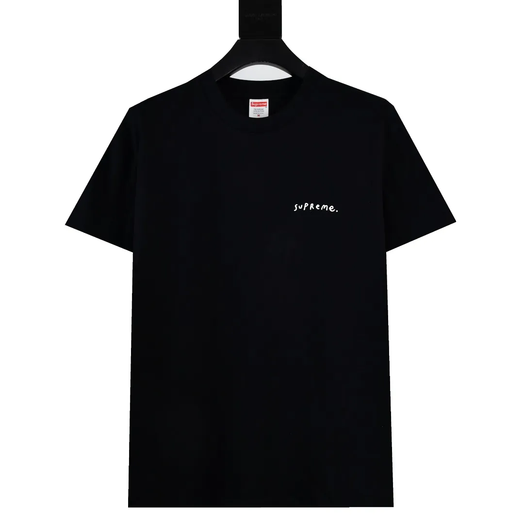 S346💰p140 Top version Supreme 23FW YIN YANG TEE Yin Yang Tai Chi printed short-sleeved T-shirt. Refuse to look at pictures to make products. Refuse to compare with wrong versions. Use cylinder seamless technology (original technology, there are no stitched bones on the side of the clothes, key points of identification) The fabrics are all custom-woven and dyed, 280g weight, 100% cotton, cylindrical fabric. Cylindrical fabric is a knitted fabric woven with a cylinder loom. The needles are distributed in a cylindrical shape on the fuselage. The gray fabric is a large cylinder, which needs to be opened and shaped before it can be used further. There are no slits on the side of the clothes, so there is no washing label on the side of ordinary short-sleeves. There is only one collar label behind the neck. The printing uses thermosetting ink printing imported from Belgium (different from conventional heat transfer printing), also known as plastic ink, or self-adhesive ink. Its ingredients are: mainly composed of polyvinyl chloride (PVC) and phthalates. PVC and phthalates, solid color The thermosetting ink is composed of a mixture of agents, stabilizers, and thickeners. It is not the digital direct printing marketed on the market. The printing texture of thermosetting ink cannot be achieved by digital direct printing. The collar label has a watermark anti-counterfeiting effect, a real anti-counterfeiting layer, a version with a high probability of passing the inspection, and the original packaging picture has a high probability of passing the test. Size：S-XL
