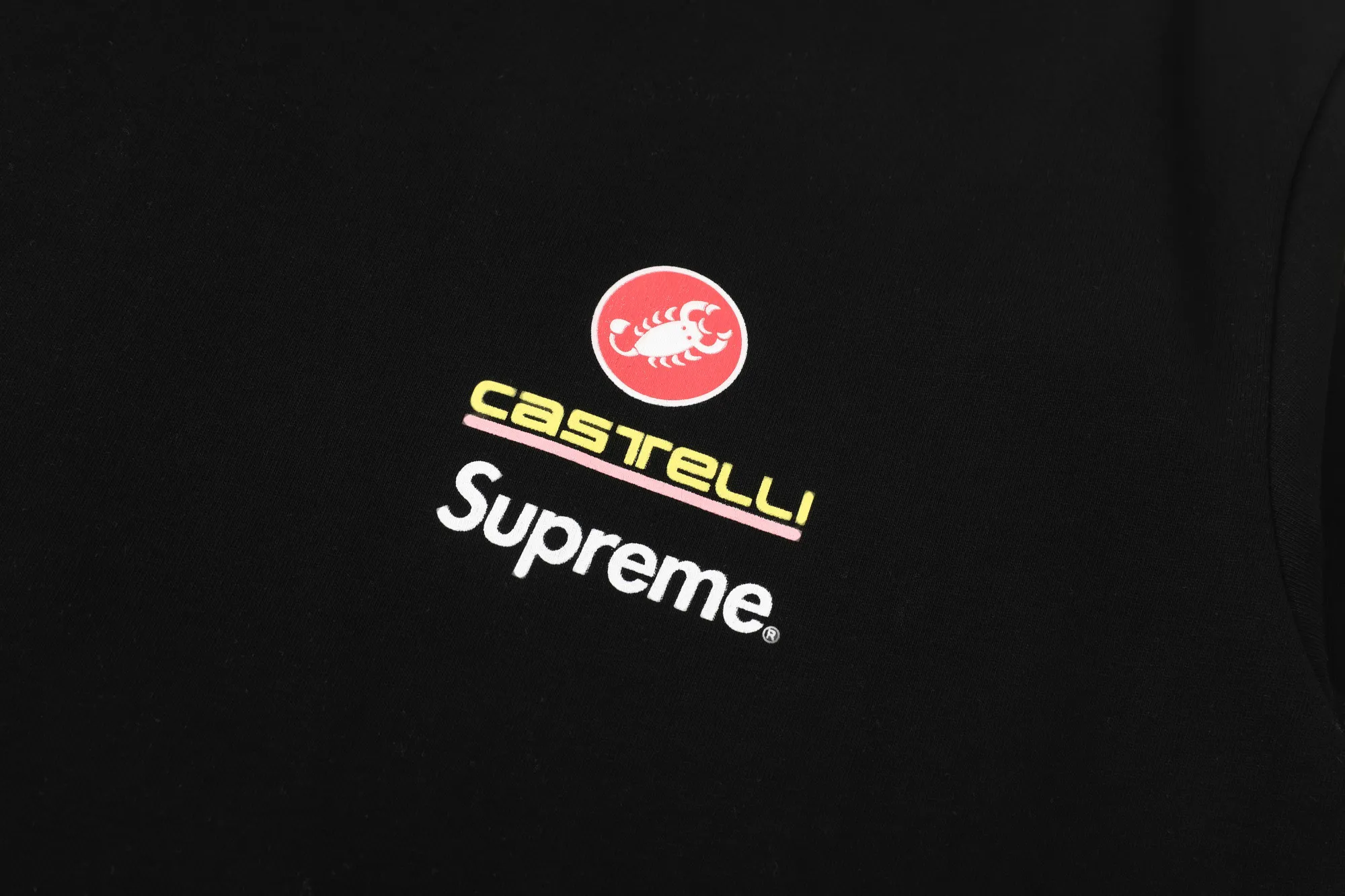 🅿️280 S293 Supreme x SPONGEBOB SQUAREPANTS Spongebob x CASTELLI joint model SS25 WEEK11 Racing L/S Tee Spongebob funny printed pattern round neck long-sleeved T-shirt Unisex 260g pure cotton material Super cute large print Very popular color Color: black white Size: S M L XL (175 140 wear M) Length: 69 71 73 76 Bust: 114 118 122 126 Sleeve length: 62 63 64 65