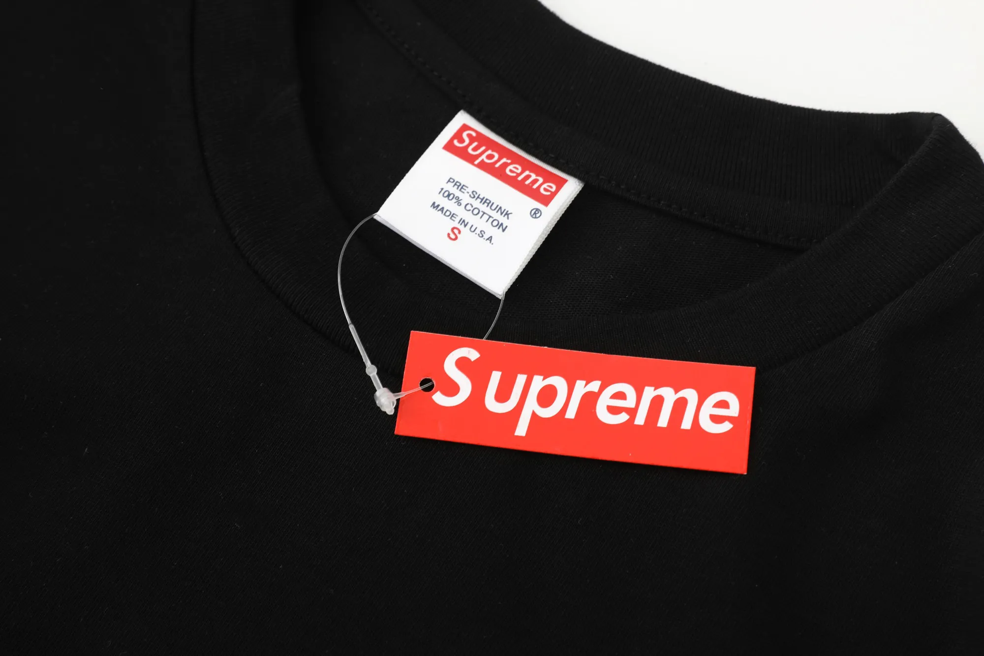🅿️280 S293 Supreme x SPONGEBOB SQUAREPANTS Spongebob x CASTELLI joint model SS25 WEEK11 Racing L/S Tee Spongebob funny printed pattern round neck long-sleeved T-shirt Unisex 260g pure cotton material Super cute large print Very popular color Color: black white Size: S M L XL (175 140 wear M) Length: 69 71 73 76 Bust: 114 118 122 126 Sleeve length: 62 63 64 65