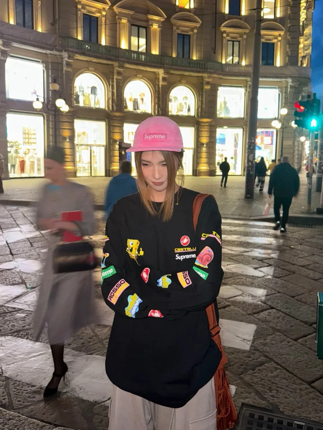🅿️280 S293 Supreme x SPONGEBOB SQUAREPANTS Spongebob x CASTELLI joint model SS25 WEEK11 Racing L/S Tee Spongebob funny printed pattern round neck long-sleeved T-shirt Unisex 260g pure cotton material Super cute large print Very popular color Color: black white Size: S M L XL (175 140 wear M) Length: 69 71 73 76 Bust: 114 118 122 126 Sleeve length: 62 63 64 65