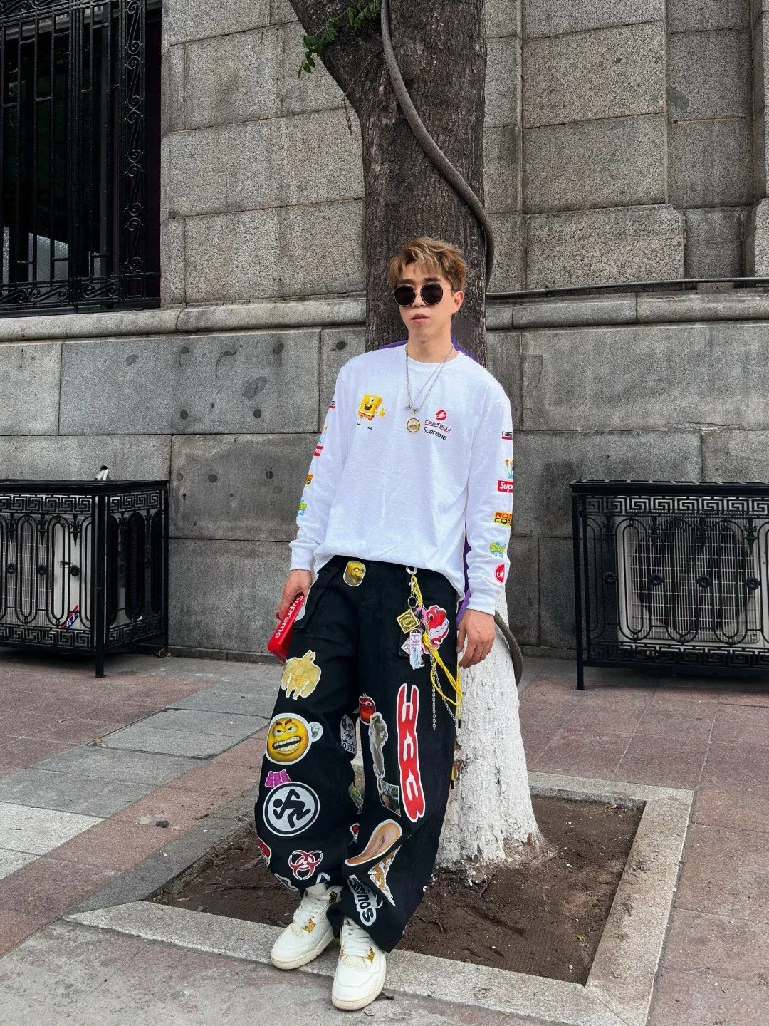 🅿️280 S293 Supreme x SPONGEBOB SQUAREPANTS Spongebob x CASTELLI joint model SS25 WEEK11 Racing L/S Tee Spongebob funny printed pattern round neck long-sleeved T-shirt Unisex 260g pure cotton material Super cute large print Very popular color Color: black white Size: S M L XL (175 140 wear M) Length: 69 71 73 76 Bust: 114 118 122 126 Sleeve length: 62 63 64 65