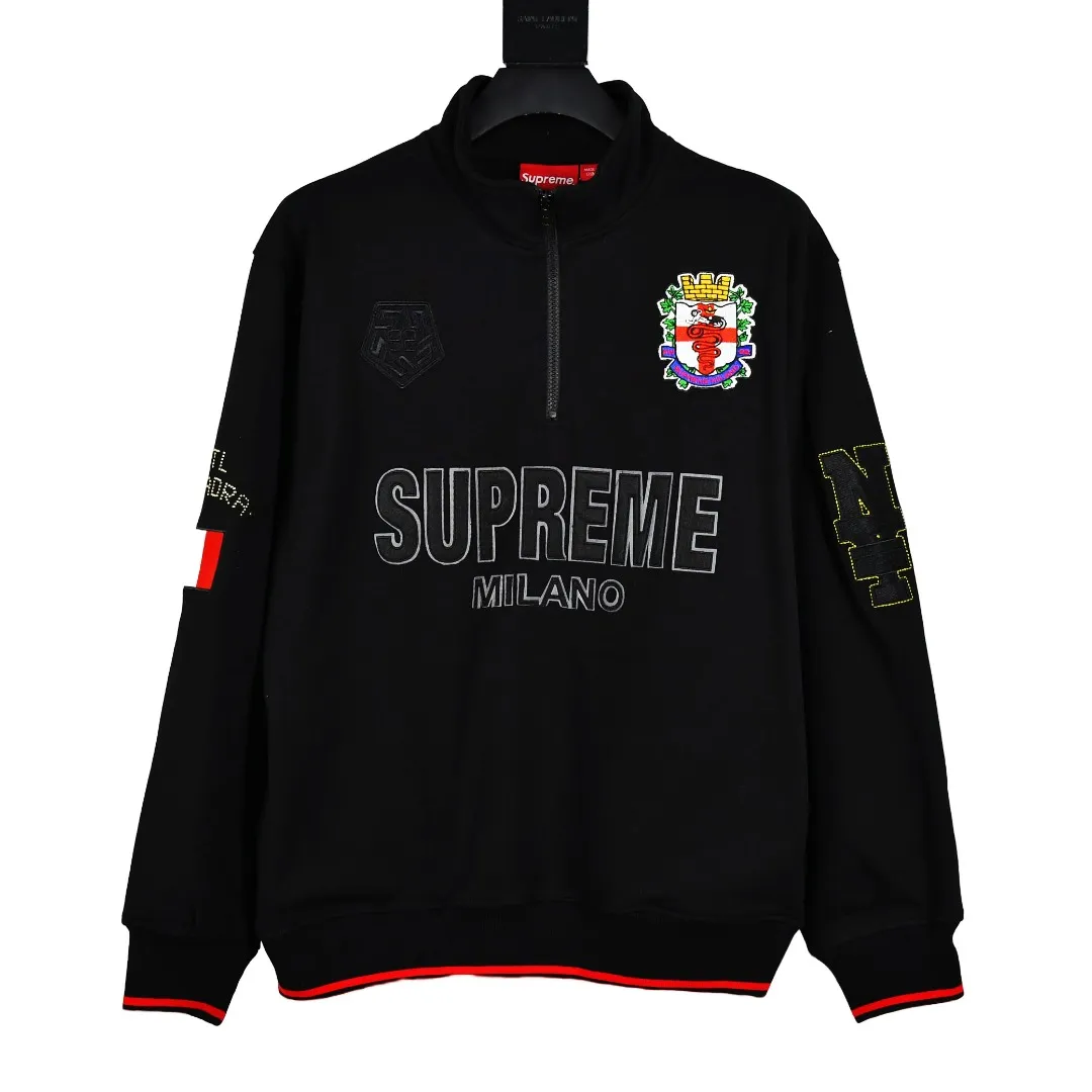 🅿️410 S225 top version Supreme 22FW Milano Half Zip Pullover AC Milan limited half zipper pullover sweatshirt. For those of us who focus on top Supreme, this sweatshirt is naturally available at ZP purchase and pattern making operation 1. Fabric: According to ZP testing, custom-woven and dyed, pure cotton 460G fleece main fabric 2. Technology: extra custom-dyed machine patch, large area embroidered letters on the front Imported Behringer embroidery machine work, exquisite and perfect presentation 3. Hem and cuffs: Customized color-blocking threads use 520G non-elastic threads (low-end products use elastic threads to cause the hem and cuffs to appear wavy) 4. Customized ZP YKK zipper/main label/wash water mark/tag/packaging bag (equipped with extra-large thickened handbag) Size: S~XL