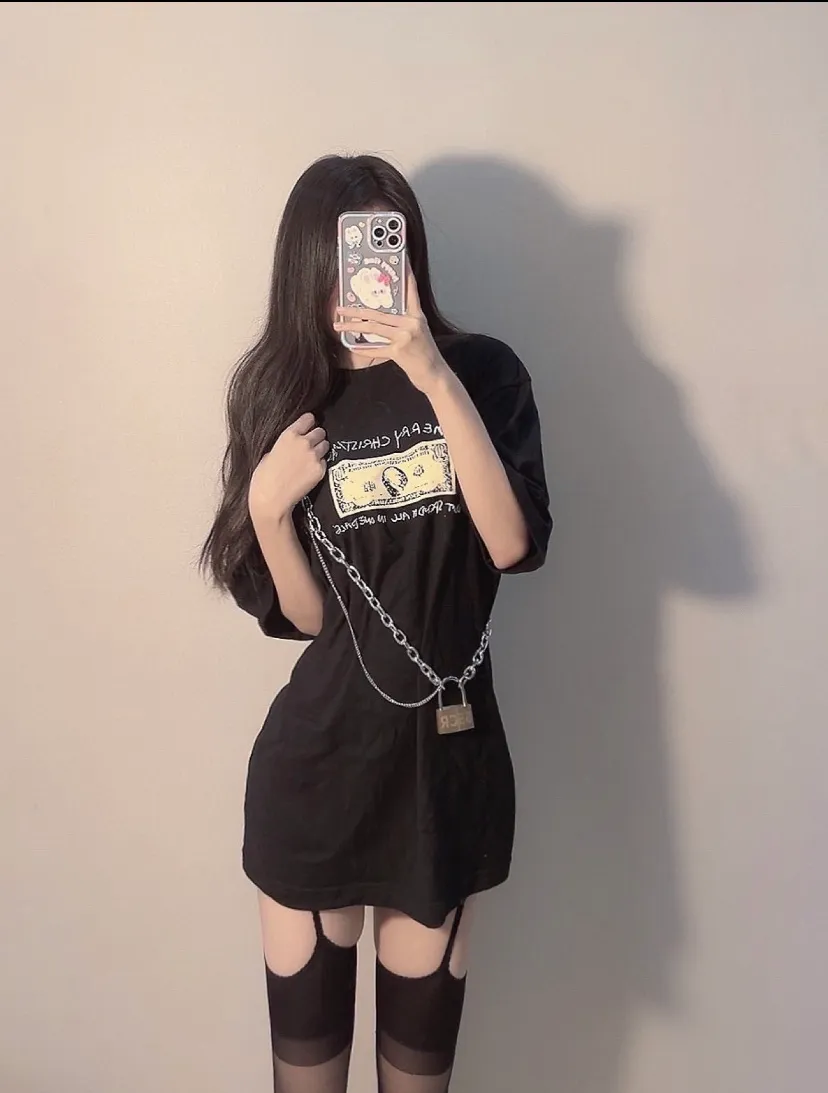 #S124 p110💰 Supreme Week18 SpendIt Tee letter print, loose fit, made of 260g combed cotton double yarn, all three standards from fabrics to accessories, ZP, imported Matsui company slurry printing will never crack, the whole piece adopts three-needle five-thread process (neckline-shoulder seam-sleeve seam double line, looks more three-dimensional and textured) consistent with the original version, classic version Feel free to compare zp. The whole piece adopts three-needle five-thread craftsmanship. The neckline-shoulder seam-sleeve seam is double-threaded, which looks more three-dimensional and textured.) It has the same craftsmanship as the original original, classic version. Color: Black White Size: S M L XL XXL