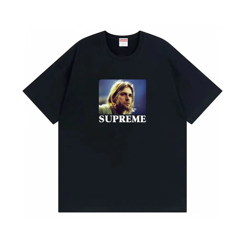 #S127 p110💰 Supreme SS23 Week1 KURTCOBAINTEE Kurt Cobain printing, loose version, using 260 grams of combed cotton double yarn, all three standards from fabrics to accessories, ZP, imported Matsui company slurry printing will never crack, the whole piece adopts three-needle five-thread technology (neckline-shoulder seam-sleeve seam double line, looks more three-dimensional and textured) consistent with the original version, classic version Feel free to compare zp. The whole piece adopts three-needle five-thread craftsmanship (neckline-shoulder seam-sleeve seam double thread, which looks more three-dimensional and textured). It has the same craftsmanship as the original original, classic version. Color: black, white, red, gray, light blue. Size: S M L XL XXL