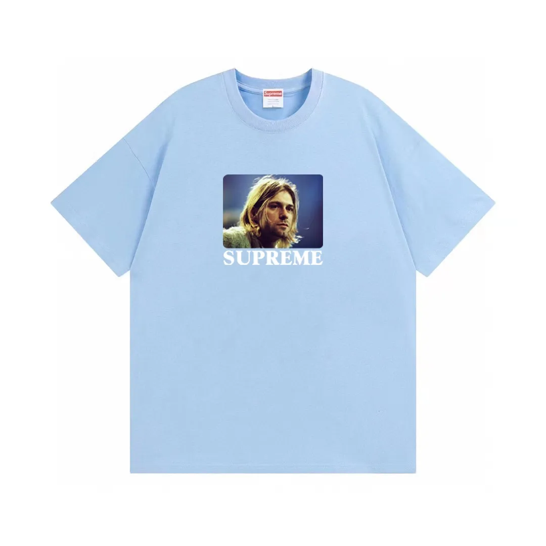 #S127 p110💰 Supreme SS23 Week1 KURTCOBAINTEE Kurt Cobain printing, loose version, using 260 grams of combed cotton double yarn, all three standards from fabrics to accessories, ZP, imported Matsui company slurry printing will never crack, the whole piece adopts three-needle five-thread technology (neckline-shoulder seam-sleeve seam double line, looks more three-dimensional and textured) consistent with the original version, classic version Feel free to compare zp. The whole piece adopts three-needle five-thread craftsmanship (neckline-shoulder seam-sleeve seam double thread, which looks more three-dimensional and textured). It has the same craftsmanship as the original original, classic version. Color: black, white, red, gray, light blue. Size: S M L XL XXL