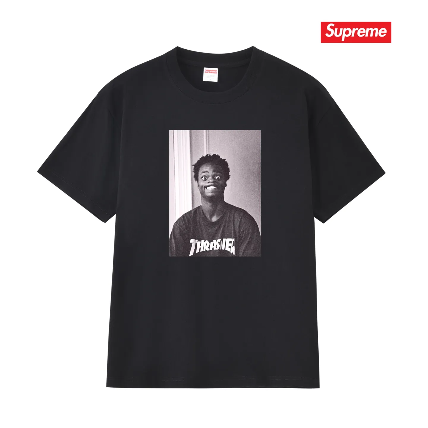 S262 P110💰 Supreme THRASHER co-branded comfortable T-shirt with character pattern printing, same style for men and women, loose fit, made of 260g combed cotton double yarn, all three standards from fabrics to accessories, ZP, imported Matsui company slurry printing will not crack, the whole piece adopts three-needle five-thread process. The neckline-shoulder seam-sleeve seam is double-lined, looks more three-dimensional and textured) and the original version has the same craftsmanship, classic version Feel free to compare zp. The whole piece adopts three-needle five-thread craftsmanship (neckline-shoulder seam-sleeve seam double thread, which looks more three-dimensional and textured). It has the same craftsmanship as the original original, classic version. Color: black, white, light gray, pink, navy. Size: S M L XL XXL