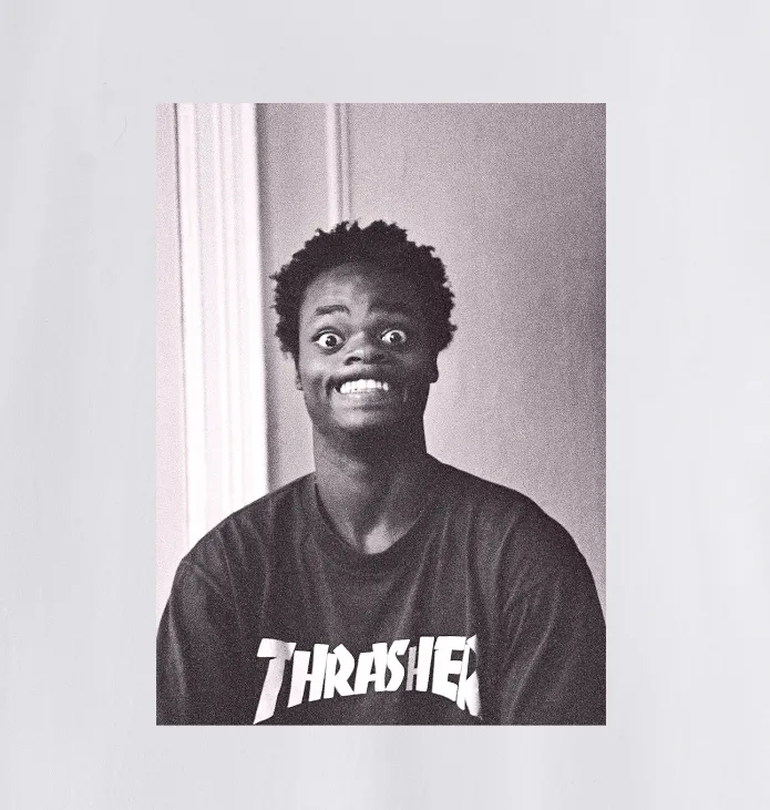 S262 P110💰 Supreme THRASHER co-branded comfortable T-shirt with character pattern printing, same style for men and women, loose fit, made of 260g combed cotton double yarn, all three standards from fabrics to accessories, ZP, imported Matsui company slurry printing will not crack, the whole piece adopts three-needle five-thread process. The neckline-shoulder seam-sleeve seam is double-lined, looks more three-dimensional and textured) and the original version has the same craftsmanship, classic version Feel free to compare zp. The whole piece adopts three-needle five-thread craftsmanship (neckline-shoulder seam-sleeve seam double thread, which looks more three-dimensional and textured). It has the same craftsmanship as the original original, classic version. Color: black, white, light gray, pink, navy. Size: S M L XL XXL