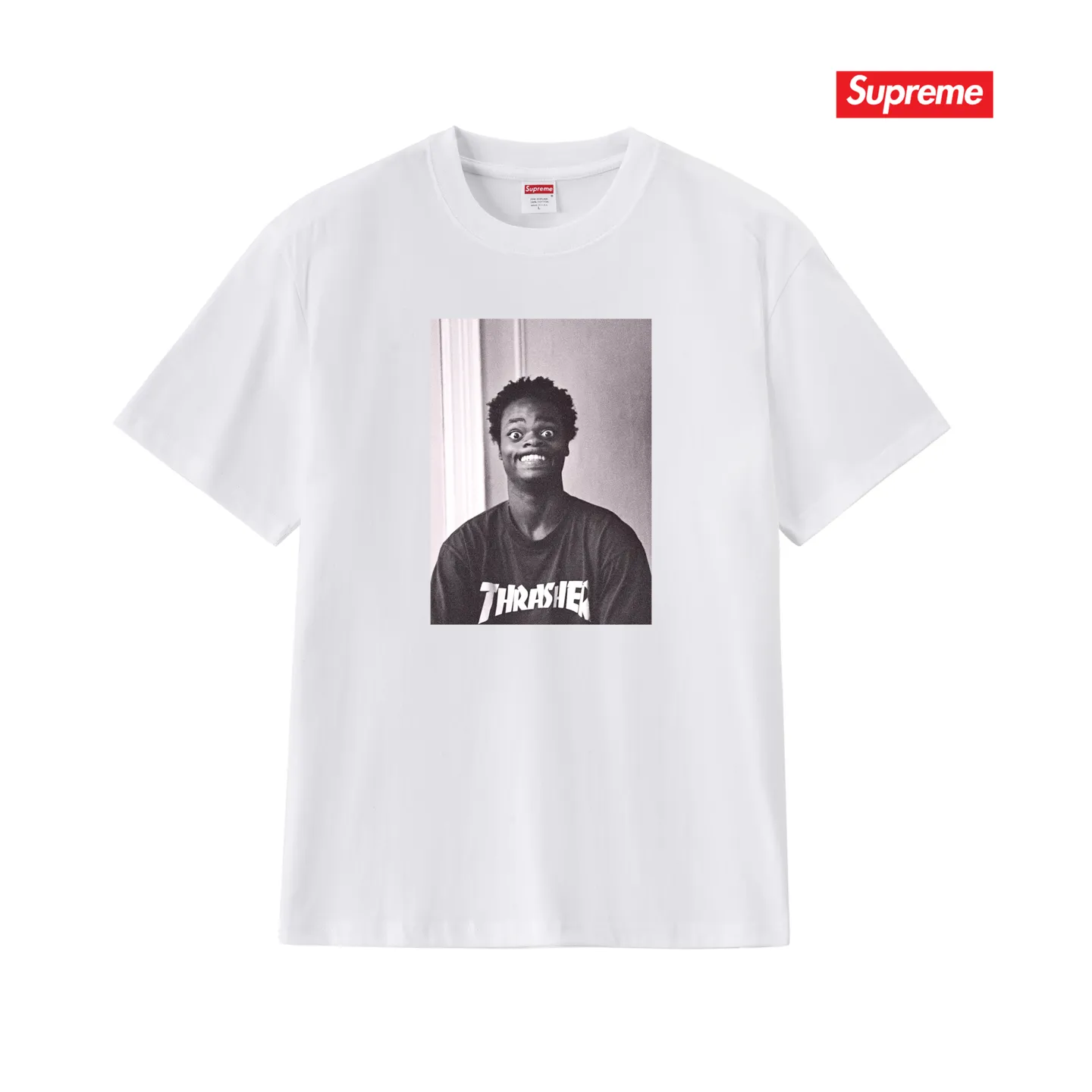 S262 P110💰 Supreme THRASHER co-branded comfortable T-shirt with character pattern printing, same style for men and women, loose fit, made of 260g combed cotton double yarn, all three standards from fabrics to accessories, ZP, imported Matsui company slurry printing will not crack, the whole piece adopts three-needle five-thread process. The neckline-shoulder seam-sleeve seam is double-lined, looks more three-dimensional and textured) and the original version has the same craftsmanship, classic version Feel free to compare zp. The whole piece adopts three-needle five-thread craftsmanship (neckline-shoulder seam-sleeve seam double thread, which looks more three-dimensional and textured). It has the same craftsmanship as the original original, classic version. Color: black, white, light gray, pink, navy. Size: S M L XL XXL