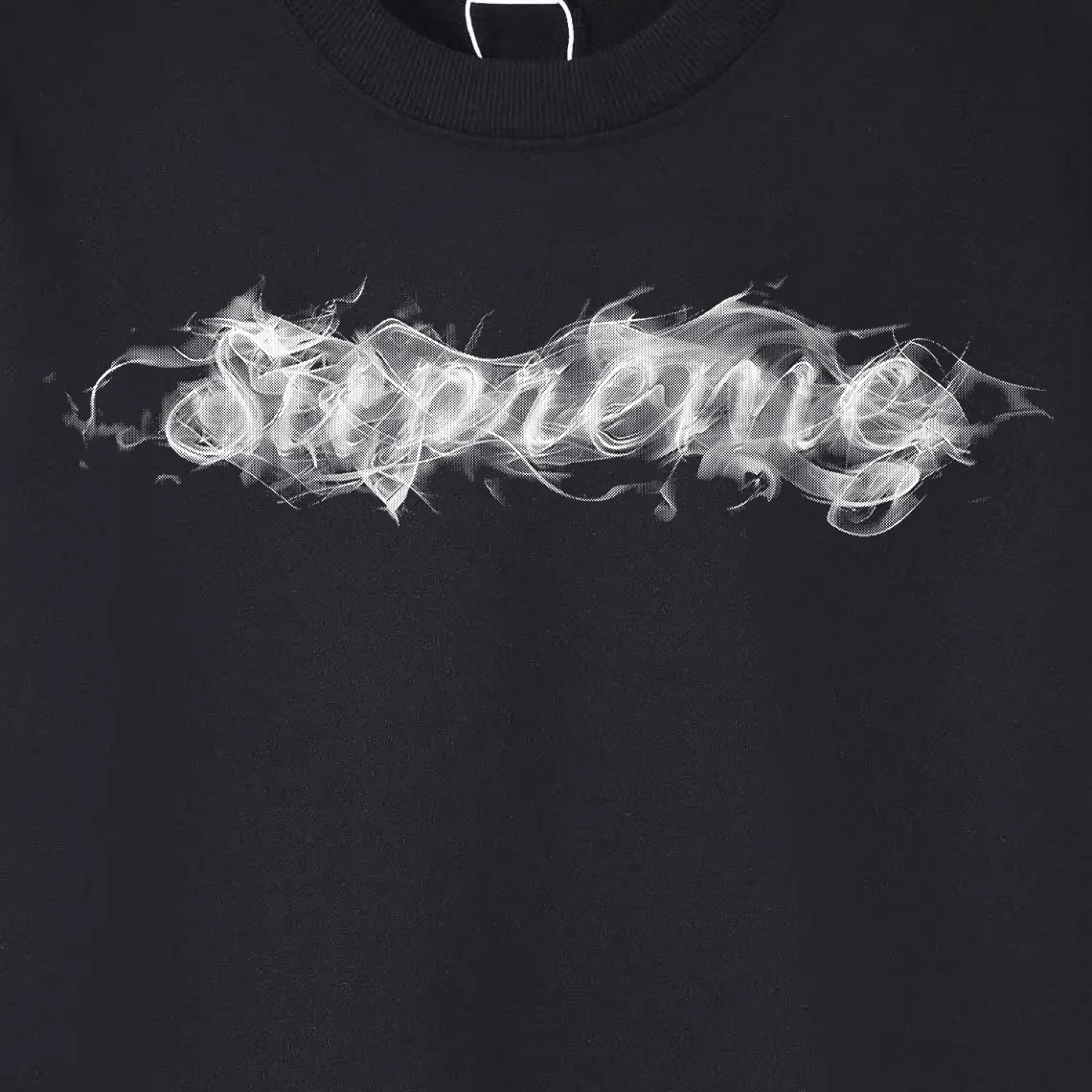 Style No. S2071 #terry P160💰 Velvet P170💰 Supreme Week0 Smoke Tee Smoke Logo smoke ring letter print hooded sweatshirt Made of 400g large terry 430g silver fox velvet (drop shoulder large version) fabric, soft texture and no pilling Imported environmentally friendly printing glue The pattern is bright and three-dimensional Quality 💥Same style for men and women The upper body is trendy Color: black white gray Size: S M L XL XXL