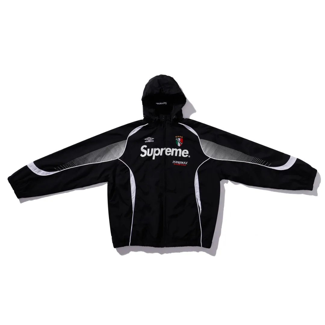 P340 Supreme SS22 Week 11 x umbro/Umbro joint model Track Jacket hooded American trendy jacket black SMLXL size S M L XL length 68-70-72-74 bust 128-132-136-140 sleeve length 80-81-82-83