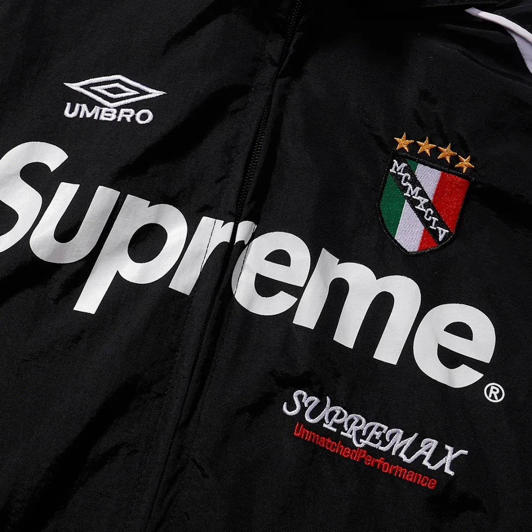 P340 Supreme SS22 Week 11 x umbro/Umbro joint model Track Jacket hooded American trendy jacket black SMLXL size S M L XL length 68-70-72-74 bust 128-132-136-140 sleeve length 80-81-82-83