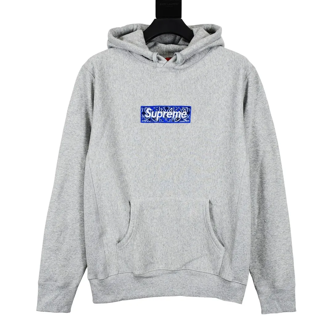 S468💰p320 Top version Supreme FW19 Week 16 Bandana Box Logo Hooded Sweatshirt Cashew flower embroidered hooded fleece sweatshirt For those of us who focus on the top Supreme, the cashew flower sweatshirt is naturally available ZP purchase and pattern making operation 1. Fabric: ZP test Custom weaving and dyeing Pure cotton 460G plus velvet main fabric Horizontal cutting Side stitching 520G 2X2 Thread 2. Embroidery: Embroidery equipment uses BEHRINGER BEKS-Y924 machine (a level higher than Tajima embroidery machine). The embroidery thickness, saturation and size are all consistent. 3. Sewing process: Four needles and six threads are used in 12 places on the whole garment. The boneless splicing process is processed by a senior foreign trade factory (ordinary factories cannot do it). 4. Hem and cuffs: all use 520G inelastic thread. (Low-end products use elastic threads to cause the hem and cuffs to appear wavy) 5. Customized ZP main label/wash water label/hangtag/packaging bag (equipped with an extra-large thickened handbag) Size: S~XL