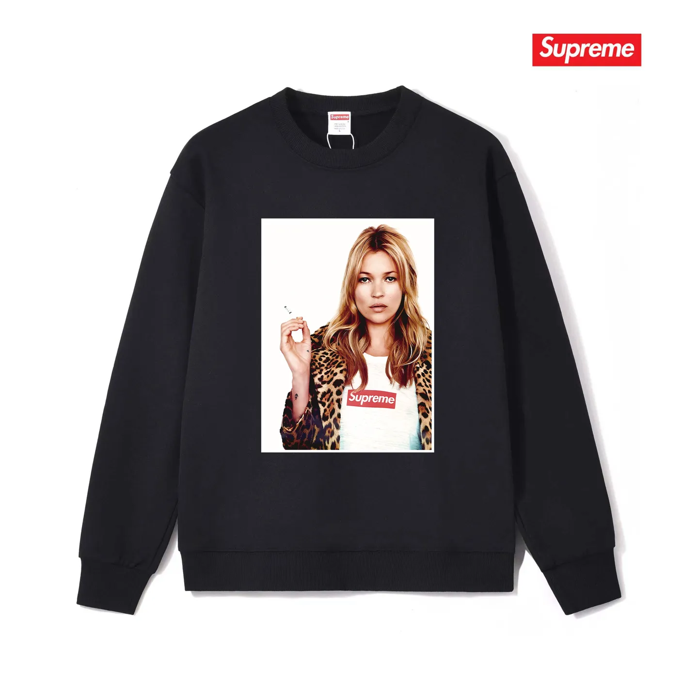 Style No. S1190 #terry p150💰 Velvet 160💰 Supreme 12SS Kate Moss Photo Sticker Kate character round neck sweatshirt Made of 400 grams of large terry (drop shoulder large version) fabric, soft texture and no pilling Imported environmentally friendly printing glue The pattern is bright and three-dimensional Quality💥Same style for men and women The upper body is trendy Color: black white gray Size: S M L XL XXL