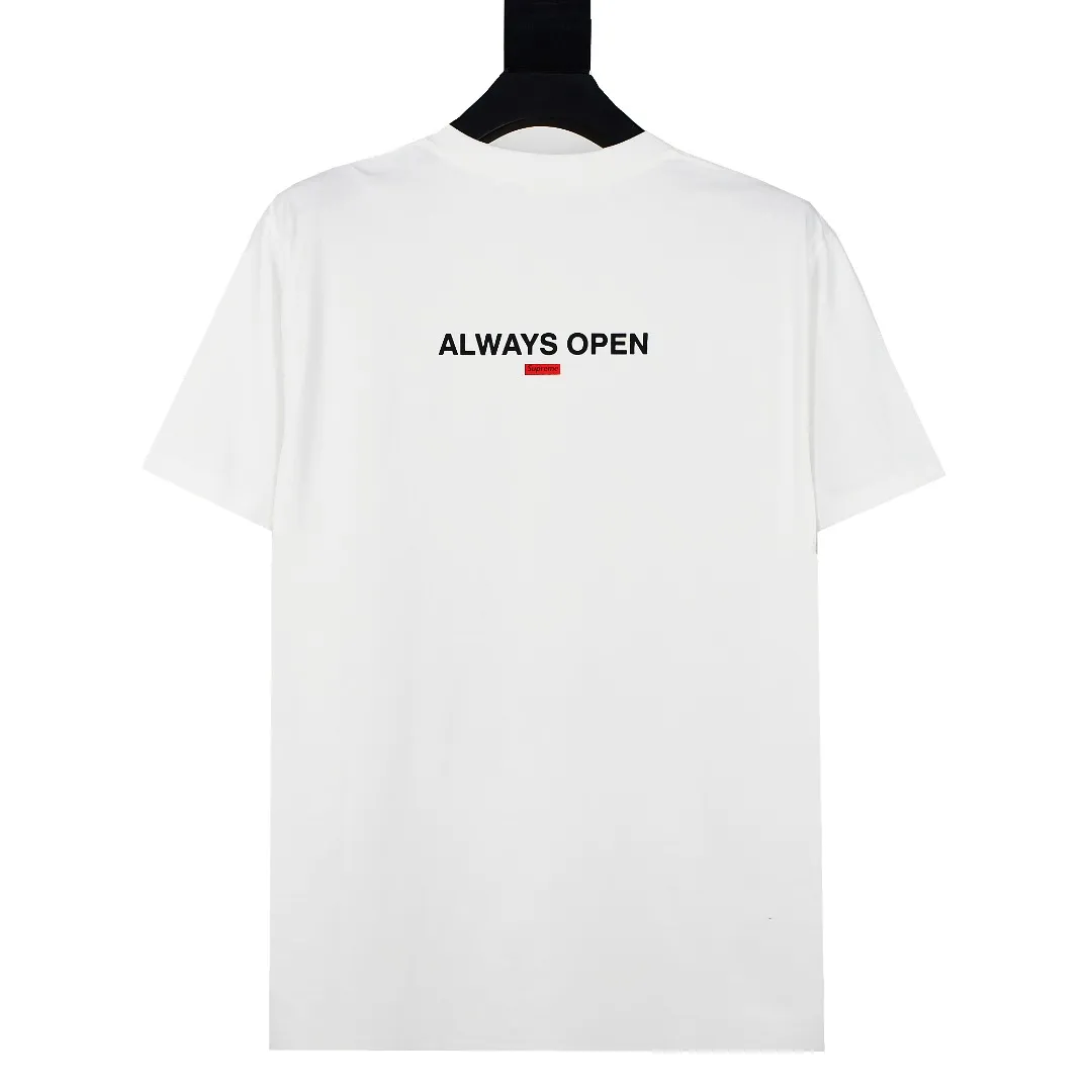 🅿️130 S52 top version Supreme 22SS Gas Tee Iron Dollar Short Sleeve Round Neck T-shirt. For those of us who focus on top Sup products, this short sleeve is naturally available. It adopts cylindrical seamless technology (the original technology has no gaps on the sides of the clothes, the key point of identification) The fabrics are all custom-woven and dyed, 280g weight, 100% cotton, cylindrical fabric. Cylindrical fabric is a knitted fabric woven with a cylinder loom. The needles are distributed in a cylindrical shape on the fuselage. The gray fabric is a large cylinder, which needs to be opened and shaped before further use. There is no slit on the side of the clothes, so there is no washing label on the side of ordinary short-sleeves. There is only one collar label behind the neck. The printing is printed with thermosetting ink, also known as plastic. Ink, or self-adhesive ink, contains ingredients: mainly composed of polyvinyl chloride (PVC) and phthalates. PVC and phthalates, fixing agents, stabilizers, and thickeners are mixed to form a thermal ink. Solid ink is not the digital direct printing advertised on the market. The printing texture of thermoset ink is something that digital direct printing cannot achieve. The collar label has a watermark anti-counterfeiting effect, a real anti-counterfeiting layer, a probability of passing the version, and a high probability of passing the original packaging picture. Size：S-XL