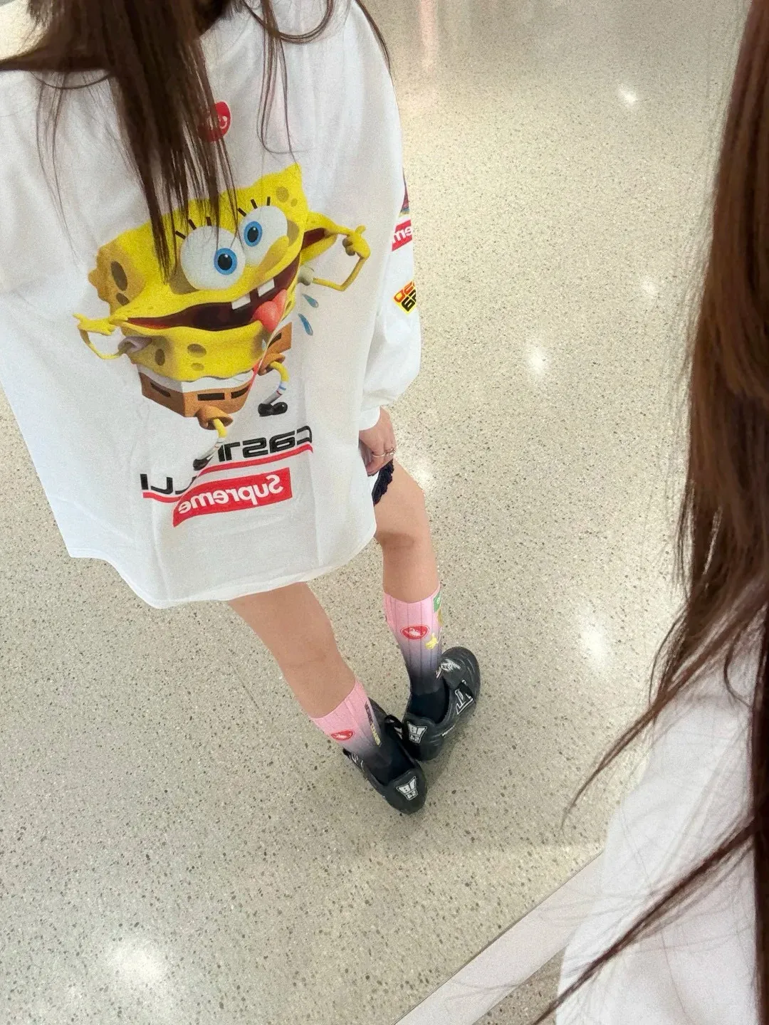 S626💰p270 Supreme x SPONGEBOB SQUAREPANTS Spongebob x CASTELLI joint model SS25 WEEK11 Racing L/S Tee SpongeBob SquarePants funny printed pattern round neck long-sleeved T-shirt Unisex 260g pure cotton material Super cute large print Very popular appearance Color: Black White Size: S M L XL (175 140 wear M) Length: 69 71 73 76 Bust: 114 118 122 126 Sleeve length: 62 63 64 65