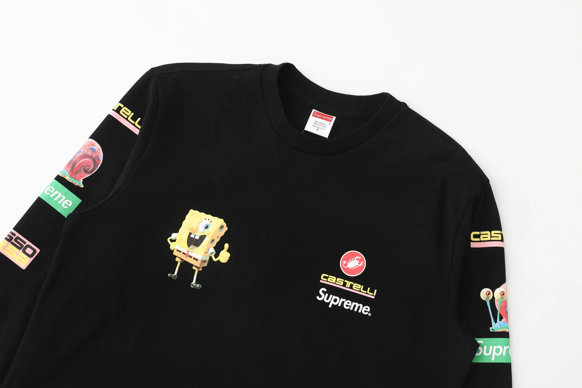 S626💰p270 Supreme x SPONGEBOB SQUAREPANTS Spongebob x CASTELLI joint model SS25 WEEK11 Racing L/S Tee SpongeBob SquarePants funny printed pattern round neck long-sleeved T-shirt Unisex 260g pure cotton material Super cute large print Very popular appearance Color: Black White Size: S M L XL (175 140 wear M) Length: 69 71 73 76 Bust: 114 118 122 126 Sleeve length: 62 63 64 65