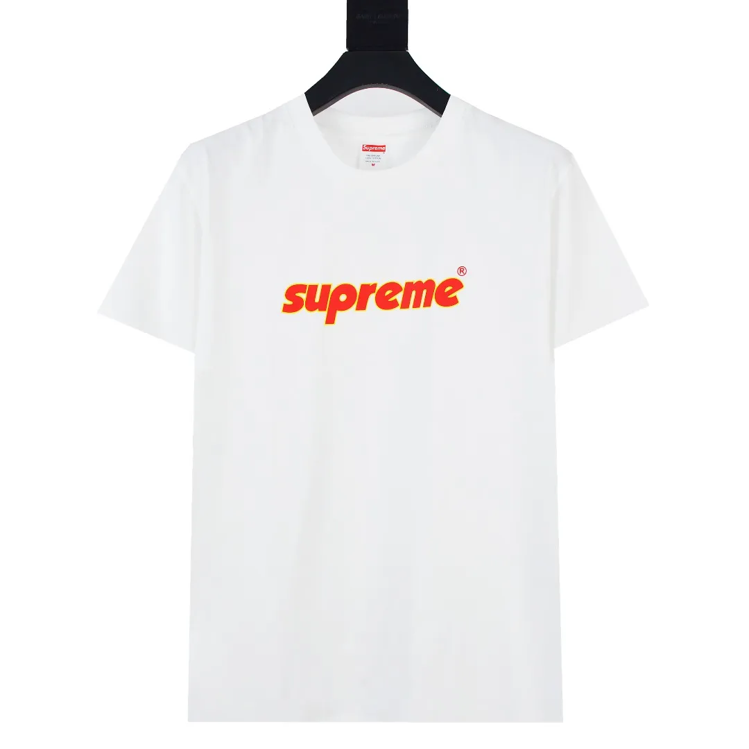 S354💰p130 Top version Supreme 24ss RPINLINE Logo printed short-sleeved T-shirt. Refuse to look at pictures to make goods. Refuse to compare with wrong versions. Use cylindrical seamless process (original process, there are no stitched bones on the side of the clothes, key points of identification) The fabrics are all custom-woven and dyed, 280g weight, 100% cotton, cylindrical fabric. Cylindrical fabric is a knitted fabric woven with a cylinder loom. The needles are distributed in a cylindrical shape on the fuselage. The gray fabric is a large cylinder, which needs to be opened and shaped before it can be used further. There are no slits on the side of the clothes, so there is no washing label on the side of ordinary short-sleeves. There is only one collar label behind the neck. The printing uses thermosetting ink printing imported from Belgium (different from conventional heat transfer printing), also known as plastic ink, or self-adhesive ink. Its ingredients are: mainly composed of polyvinyl chloride (PVC) and phthalates. PVC and phthalates, solid color The thermosetting ink is composed of a mixture of agents, stabilizers, and thickeners. It is not the digital direct printing marketed on the market. The printing texture of thermosetting ink cannot be achieved by digital direct printing. The collar label has a watermark anti-counterfeiting effect, a real anti-counterfeiting layer, a version with a high probability of passing the inspection, and the original packaging picture has a high probability of passing the test. Size：S-XL