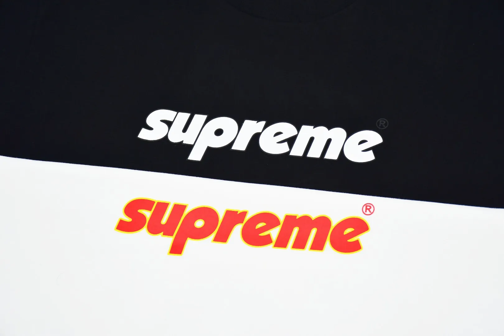 S354💰p130 Top version Supreme 24ss RPINLINE Logo printed short-sleeved T-shirt. Refuse to look at pictures to make goods. Refuse to compare with wrong versions. Use cylindrical seamless process (original process, there are no stitched bones on the side of the clothes, key points of identification) The fabrics are all custom-woven and dyed, 280g weight, 100% cotton, cylindrical fabric. Cylindrical fabric is a knitted fabric woven with a cylinder loom. The needles are distributed in a cylindrical shape on the fuselage. The gray fabric is a large cylinder, which needs to be opened and shaped before it can be used further. There are no slits on the side of the clothes, so there is no washing label on the side of ordinary short-sleeves. There is only one collar label behind the neck. The printing uses thermosetting ink printing imported from Belgium (different from conventional heat transfer printing), also known as plastic ink, or self-adhesive ink. Its ingredients are: mainly composed of polyvinyl chloride (PVC) and phthalates. PVC and phthalates, solid color The thermosetting ink is composed of a mixture of agents, stabilizers, and thickeners. It is not the digital direct printing marketed on the market. The printing texture of thermosetting ink cannot be achieved by digital direct printing. The collar label has a watermark anti-counterfeiting effect, a real anti-counterfeiting layer, a version with a high probability of passing the inspection, and the original packaging picture has a high probability of passing the test. Size：S-XL