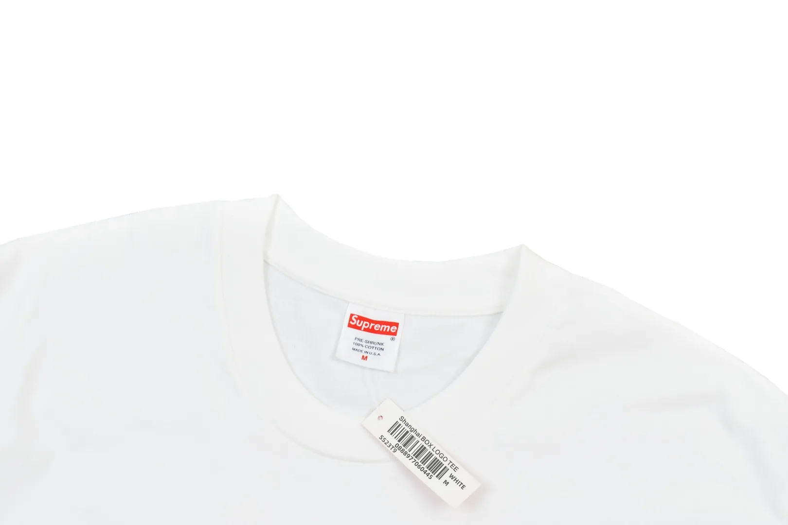 🅿️130 S145 Supreme 24ss Shanghai limited leopard print Box Logo printed short-sleeved T-shirt. Refuse to look at pictures to make products. Refuse to compare with wrong versions. Use cylinder seamless process (original process, there are no stitched bones on the side of the clothes, key points of identification) The fabrics are all custom-woven and dyed, 280g weight, 100% cotton, cylindrical fabric. Cylindrical fabric is a knitted fabric woven with a cylinder loom. The needles are distributed in a cylindrical shape on the fuselage. The gray fabric is a large cylinder, which needs to be opened and shaped before it can be used further. There are no slits on the side of the clothes, so there is no washing label on the side of ordinary short-sleeves. There is only one collar label behind the neck. The printing uses thermosetting ink printing imported from Belgium (different from conventional thermal transfer printing), also known as plastic ink, or self-adhesive ink. Its ingredients are: mainly composed of polyvinyl chloride (PVC) and phthalates. PVC and phthalates, solid color The thermoset ink is composed of a mixture of agents, stabilizers, and thickeners. It is not the digital direct printing advertised on the market. The printing texture of thermoset ink cannot be achieved by digital direct printing. The collar label has a watermark anti-counterfeiting effect, a real anti-counterfeiting layer, a version with a high probability of passing the inspection, and a high probability of passing the original packaging picture. Size：S-XL