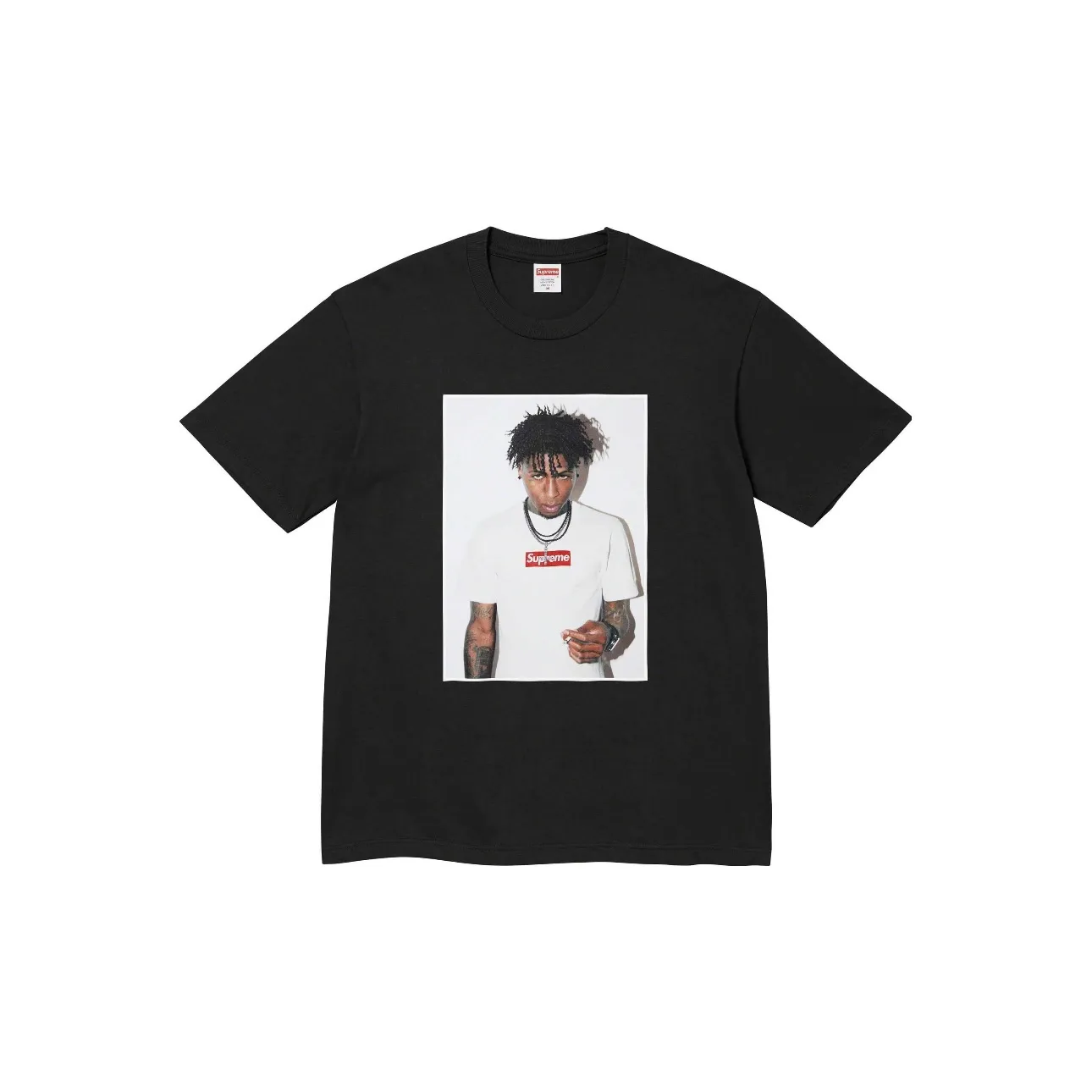 #S69 P110💰 Supreme FW23 Autumn and Winter Series WEEK1 NBA YOUNGBOY TEE character printed round neck pullover short-sleeved T-shirt. Same style for men and women. Made of 260g combed cotton double yarn. From fabrics to accessories, all three standards are complete and follow ZP. Imported Matsui company slurry printing will never crack. The whole piece is made with three-needle and five-thread craftsmanship. The collar-shoulder seam-sleeve seams are double-threaded, making it look more three-dimensional and textured. The craftsmanship is the same as that of the authentic original version. It has a classic version. Feel free to compare zp. The whole piece is made of three-needle five-thread craft. The neckline-shoulder seam-sleeve seam is double-threaded, which looks more three-dimensional and textured. The craftsmanship is the same as that of the authentic original version. It has a classic style. Color: Black and White Size: S M L XL XXL