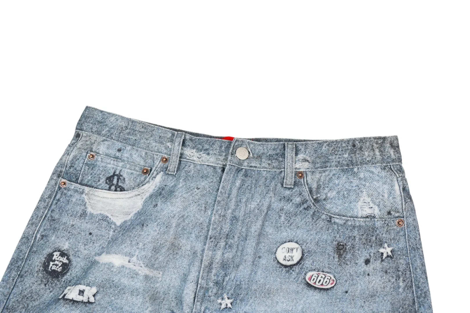 S614💰p440 Top version Supreme HJR TROMPE L'OEIL LOOSE FIT JEAN parallax printed jeans High-density 12-ounce ring-spun cotton denim fabric Made of imported pure cotton high-count and high-density fabric, the fabric feels soft and silky, with drapey lines, light and delicate touch, skin-friendly feel and excellent breathability. The unique design style incorporates ink gradient elements. Digital direct inkjet technology After the pattern design is completed, foreign advanced penetration technology is combined with digital direct inkjet printing without destroying the style of the cloth surface. Digital direct-injection printing sprays color directly on the fabric. When the color is sprayed on the fabric and develops color, the pigment is a process of penetrating and sinking, so the color floating on the cloth must be darker than the color that penetrates. #Flower position cutting and sewing restores the pattern effect. The whole piece is aligned with the original version, and then cut using laser alignment to set the point, which greatly reduces the error. The left and right sides of the placket are symmetrical and spliced ​​into a complete pattern. All zippers are molded and customized, and the sewing process is also carried out in strict accordance with the corresponding requirements to ensure consistent restoration.  Size:30/32/34/36/38