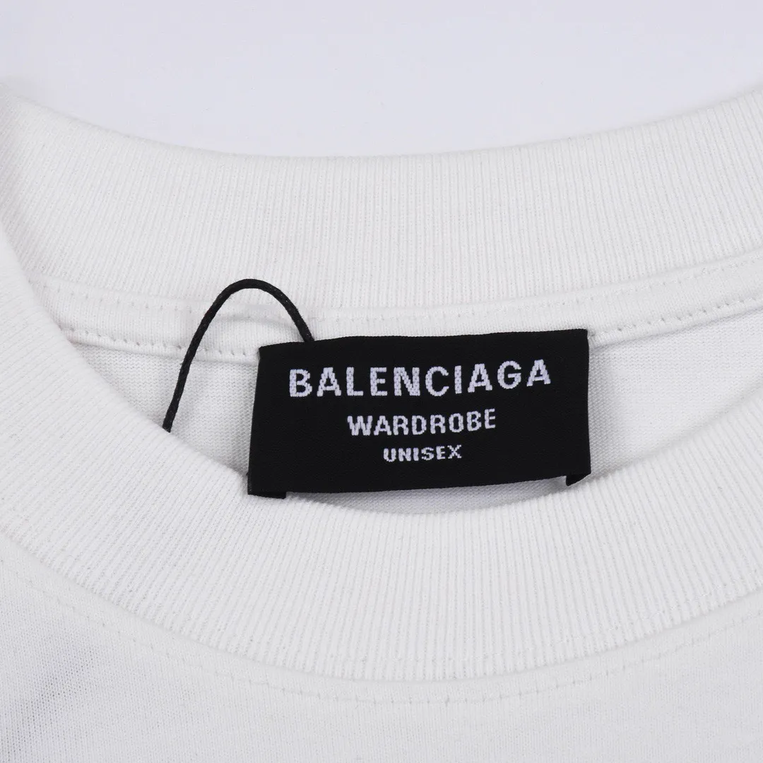 #S02 P110💰 Balenciaga co-branded Supreme printed short-sleeved, loose fit, made of 260g combed cotton double yarn, all three standards from fabrics to accessories, ZP, imported Matsui company slurry printing will never crack, the whole piece is made of three-needle five-thread technology (neckline-shoulder seam-sleeve seam double line, looks more three-dimensional and textured) consistent with the original version, classic version Feel free to compare zp. The whole piece adopts three-needle five-thread craftsmanship. The neckline-shoulder seam-sleeve seam is double-threaded, which looks more three-dimensional and textured.) It has the same craftsmanship as the original original, classic version. Color: White Size: S M L XL XXL