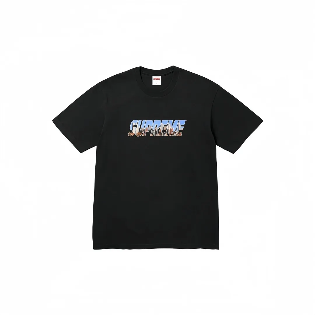 #S65 P110💰 Supreme FW23 Autumn and Winter Series WEEK1 GOTHAM TEE Gotham City letter Logo printed round neck short-sleeved T-shirt. Same style for men and women. From fabrics to accessories, all three standards are complete and follow ZP. Imported Matsui company's slurry printing will never crack. The whole piece is made with three-needle five-thread technology. The neckline-shoulder seam-sleeve seam is double-lined, which looks more three-dimensional and textured. The same process as the authentic original version, classic version Feel free to compare zp. The whole piece is made using three-needle five-thread craftsmanship. The neckline-shoulder seam-sleeve seam is double-threaded, which looks more three-dimensional and textured.) It has the same craftsmanship as the original original, classic version. Color: black and white. Size: S M L XL XXL.