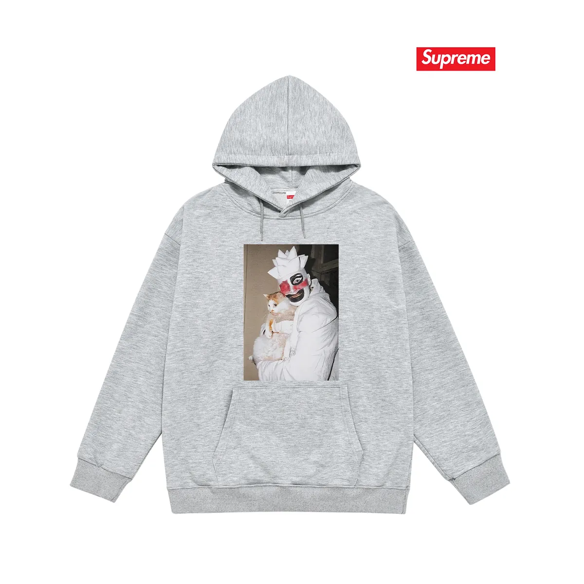 Style No. S2128 #terry P160💰 Velvet P170💰 Supreme weird artist co-branded clown hugging kitten hooded sweatshirt Made of 400g large terry 430g silver fox velvet (drop shoulder large version) fabric, soft texture and no pilling Imported environmentally friendly printing glue The pattern is bright and three-dimensional Quality 💥Same style for men and women The upper body is trendy Color: black white gray Size: S M L XL XXL
