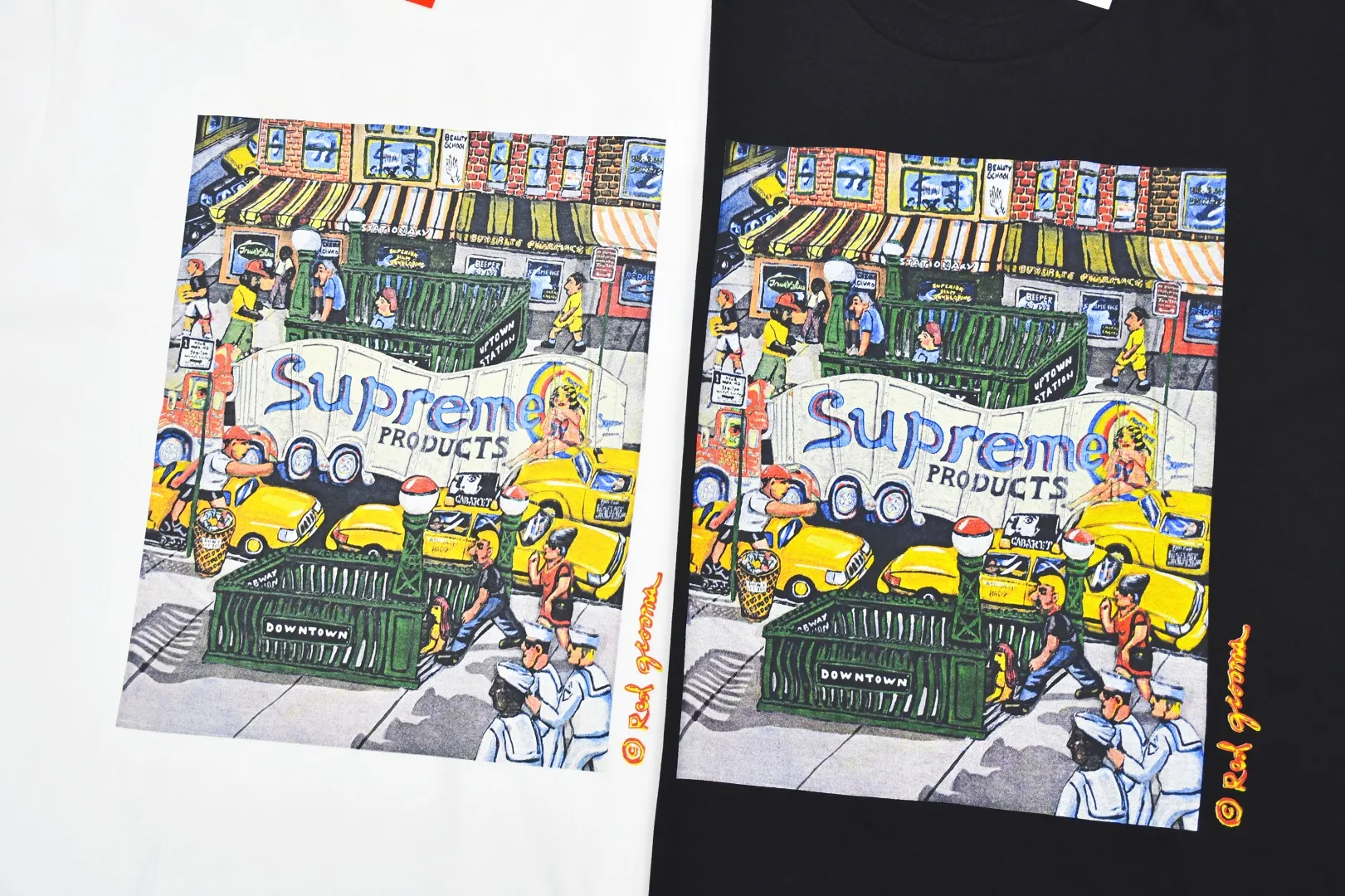 🅿️130 S75 top version Supreme SS22 Manhattan Manhattan city street scene cartoon pattern printed short-sleeved T-shirt. For those of us who focus on top-level Sup products, this short-sleeved one is naturally available. It adopts cylindrical seamless technology (original technology, there are no stitched bones on the side of the clothes, the key point of identification) The fabrics are all custom-woven and dyed, 280g weight, 100% cotton, cylindrical fabric. Cylindrical fabric is a knitted fabric woven with a cylinder loom. The needles are distributed in a cylindrical shape on the fuselage. The gray fabric is a large cylinder, which needs to be opened and shaped before further use. There is no slit on the side of the clothes, so there is no washing label on the side of ordinary short-sleeves. There is only one collar label behind the neck. The printing is printed with thermosetting ink, also known as plastic. Ink, or self-adhesive ink, contains ingredients: mainly composed of polyvinyl chloride (PVC) and phthalates. PVC and phthalates, fixing agents, stabilizers, and thickeners are mixed to form a thermal ink. Solid ink is not the digital direct printing advertised on the market. The printing texture of thermoset ink is something that digital direct printing cannot achieve. The collar label has a watermark anti-counterfeiting effect, a real anti-counterfeiting layer, a probability of passing the version, and a high probability of passing the original packaging picture. Size：S-XL