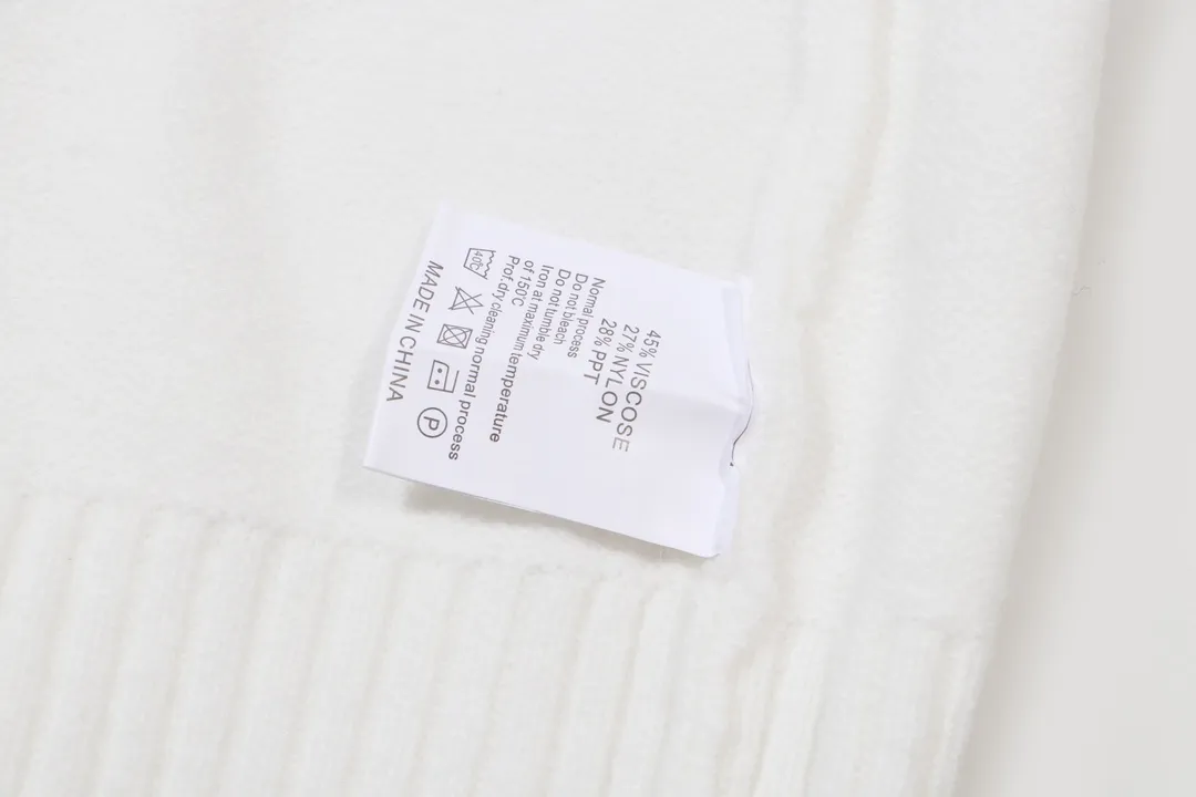 P300 Supreme new embroidered letter logo round neck wool knitted sweater Color: White Black Blue Pink Size: S M L XL XXL