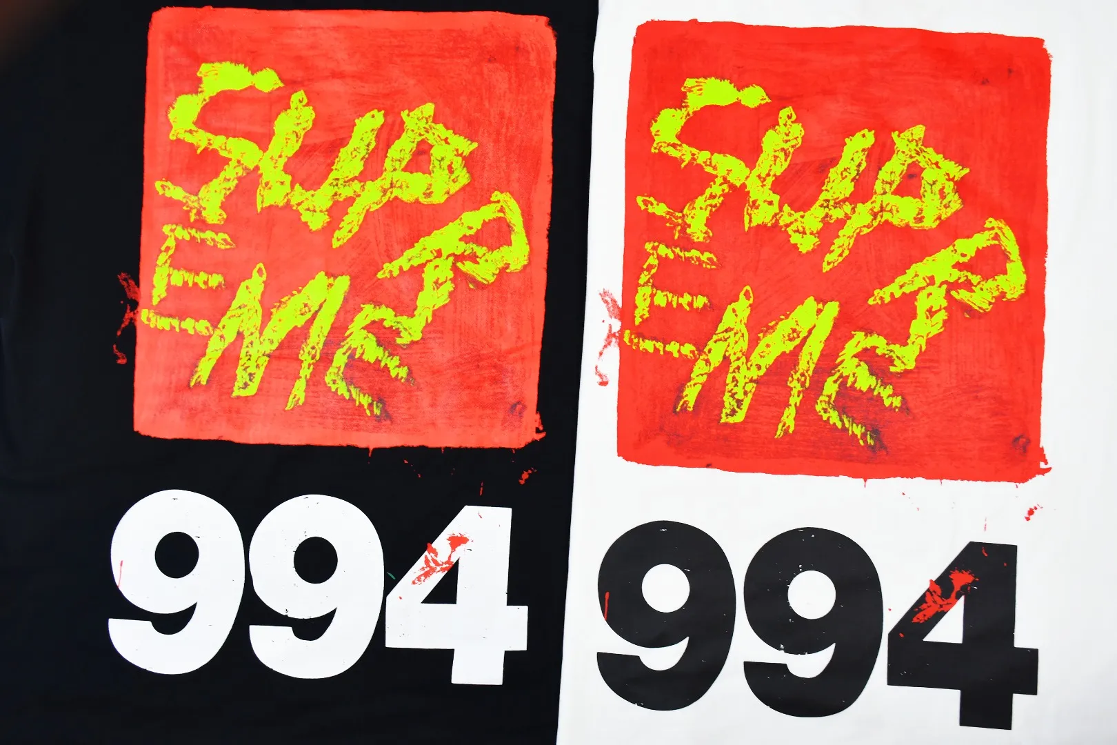 🅿️130 S166 top version Supreme 24ss Paint Tee 994 printed short-sleeved T-shirt. Refuse to look at pictures to make products. Refuse to compare with wrong versions. Use cylinder seamless technology (original technology, there are no stitched bones on the side of the clothes. Key points of identification) The fabrics are all custom-woven and dyed, 280g weight, 100% cotton, cylindrical fabric. Cylindrical fabric is a knitted fabric woven with a cylinder loom. The needles are distributed in a cylindrical shape on the fuselage. The gray fabric is a large cylinder, which needs to be opened and shaped before it can be used further. There are no slits on the side of the clothes, so there is no washing label on the side of ordinary short-sleeves. There is only one collar label behind the neck. The printing uses thermosetting ink printing imported from Belgium (different from conventional thermal transfer printing), also known as plastic ink, or self-adhesive ink. Its ingredients are: mainly composed of polyvinyl chloride (PVC) and phthalates. PVC and phthalates, solid color The thermoset ink is composed of a mixture of agents, stabilizers, and thickeners. It is not the digital direct printing advertised on the market. The printing texture of thermoset ink cannot be achieved by digital direct printing. The collar label has a watermark anti-counterfeiting effect, a real anti-counterfeiting layer, a version with a high probability of passing the inspection, and a high probability of passing the original packaging picture. Size：S-XL