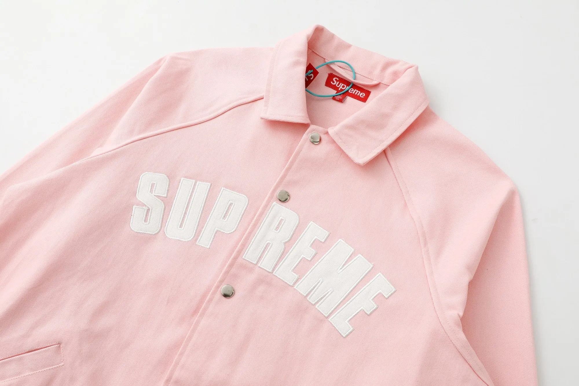 S632💰p400 Top version Supreme SS25 WEEK17 Arc Denim Coaches Jacket Logo American washed coach jacket Jacket Same style for men and women Original purchase All details are restored to the same Just close your eyes and enter Color: Black Denim Blue Pink Size: S M L XL (176 145 wear M loose)