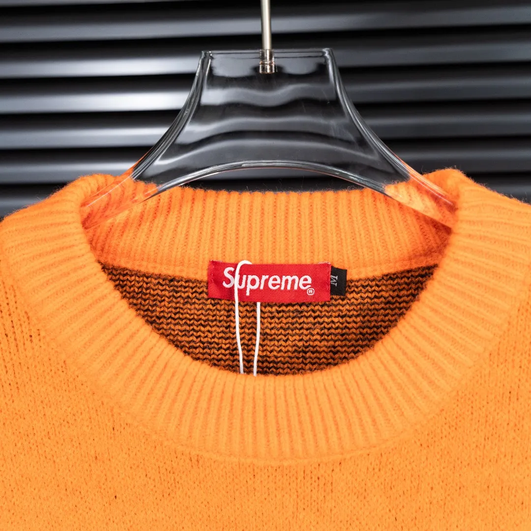 P290 Style: superme trendy cursive embroidered knitted sweater Size: S-XXL Fabric: Wool blend Accessories: Full set of customized original accessories