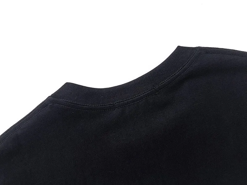 #S01 P110💰 Balenciaga co-branded supreme printed short-sleeved, loose fit, made of 260g combed cotton double yarn, all three standards from fabrics to accessories, ZP, imported Matsui company slurry printing will never crack, the whole piece is made of three-needle five-thread technology (neckline-shoulder seam-sleeve seam double line, looks more three-dimensional and textured) and the original version of the same craftsmanship, classic version Feel free to compare zp. The whole piece adopts three-needle five-thread craftsmanship. The neckline-shoulder seam-sleeve seam is double-threaded, which looks more three-dimensional and textured.) It has the same craftsmanship as the original original, classic version. Color: black. Style number: m551. Size: S M L XL XXL.
