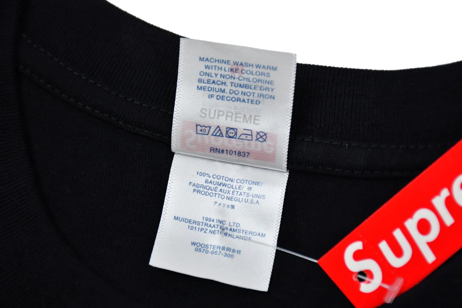 S332💰p140 Top version Supreme x Corteiz Alcatraz joint model FW23 RULE THE WORLD Alcatraz printed short-sleeved T-shirt. Refuse to make products based on pictures. Refuse to compare wrong versions. Use cylindrical seamless technology (original technology. There are no stitched bones on the side of the clothes. Key points of identification) The fabrics are all custom-woven and dyed, 280g weight, 100% cotton, cylindrical fabric. Cylindrical fabric is a knitted fabric woven with a cylinder loom. The needles are distributed in a cylindrical shape on the fuselage. The gray fabric is a large cylinder, which needs to be opened and shaped before it can be used further. There are no slits on the side of the clothes, so there is no washing label on the side of ordinary short-sleeves. There is only one collar label behind the neck. The printing uses thermosetting ink printing imported from Belgium (different from conventional heat transfer printing), also known as plastic ink, or self-adhesive ink. Its ingredients are: mainly composed of polyvinyl chloride (PVC) and phthalates. PVC and phthalates, solid color The thermosetting ink is composed of a mixture of agents, stabilizers, and thickeners. It is not the digital direct printing marketed on the market. The printing texture of thermosetting ink cannot be achieved by digital direct printing. The collar label has a watermark anti-counterfeiting effect, a real anti-counterfeiting layer, a version with a high probability of passing the inspection, and the original packaging picture has a high probability of passing the test. Size：S-XL