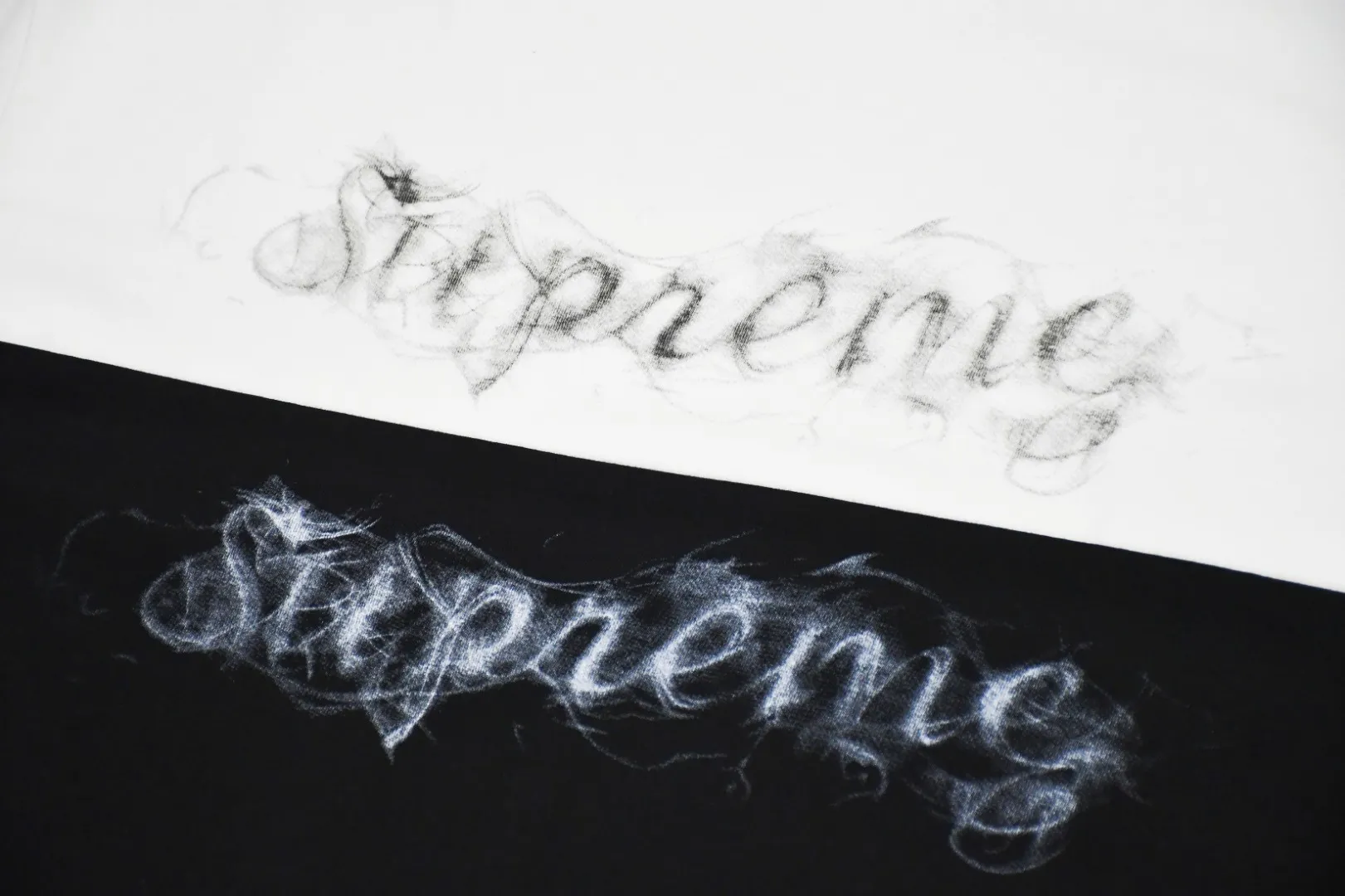 S96💰p130 top version Supreme 19FW Smoke Tee season opening smoke logo short-sleeved T-shirt 1. The fabrics are all custom-woven and dyed 280g weight 100% cotton cylindrical cloth Cylindrical fabric is a knitted fabric woven by a cylinder loom. The needles are distributed in a cylindrical shape on the fuselage. The gray fabric is a large cylinder that needs to be opened and shaped before it can be used further. That is, there are no slits on the sides of the clothes, so there are no wash labels on the sides of ordinary short-sleeves. There is only a collar label behind the neck. 2. The printing uses digital direct injection technology to assist the screen printing screen, thermosetting ink imported from Belgium, and Cunard fully automatic elliptical heating integrated printing machine , the white paste base is passed through 4 layers of color screen printing with digital direct printing, and the integrated printing edge has no jagged edges. 3. The collar label has a watermark anti-counterfeiting effect and a real anti-counterfeiting layer. The version has a high probability of passing. The original packaging picture has a high probability of passing. 4. Comes with an original handbag. 5. All details are synchronized with ZP, which is an instant hit on the market. Destroy the world. Size: S-XL