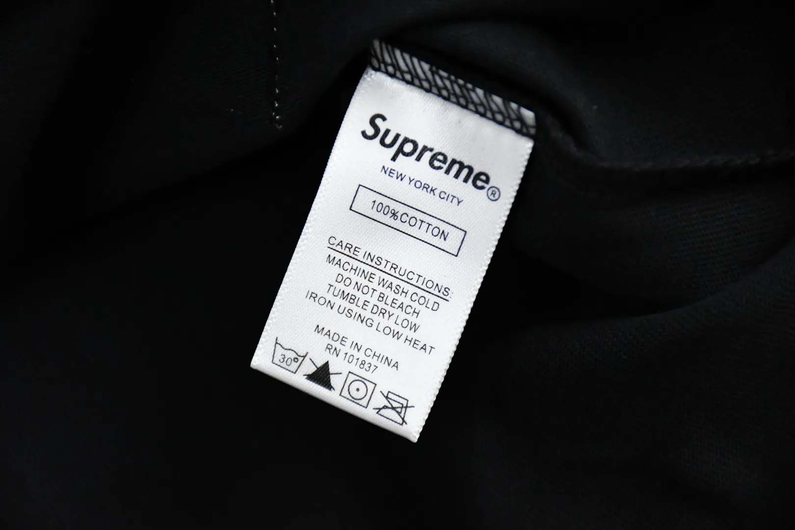 🅿️230 S301 top version Supreme T Shirt Long Sleeve Small Box Logo basic small label Logo long sleeve ZP test custom weaving and dyeing pure cotton 320g fabric embroidery using BEHRINGER BEKS-Y924 machine (one level higher than Tajima embroidery machine) embroidery thickness, saturation and size are consistent with ZP custom ZP co-branded main label/wash water label/hangtag/packaging bag (Equipped with thickened handbag) There is a high probability of passing the inspection version. If you put together the original packaging picture, there is a high chance that it will pass. Size: S-XL