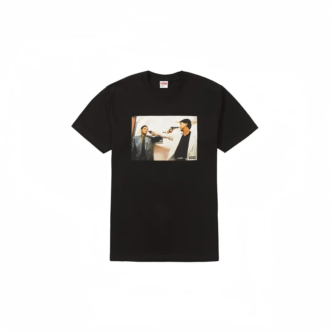 #S36 P110💰 Supreme FW18 The Killer Trust Tee Red Chow Yun-fat printed short-sleeved T-shirt, same style for men and women. The red color is made of 260 grams of combed cotton double yarn. All three standards are complete from fabrics to accessories. ZP. Imported Matsui company's slurry printing will never crack. The whole piece adopts three-needle five-thread technology. The collar-shoulder seam-sleeve seam is double-lined, which looks more three-dimensional and textured.) The same process as the original version, classic version Feel free to compare zp. The whole piece adopts three-needle five-thread craftsmanship. The neckline-shoulder seam-sleeve seam is double-threaded, which looks more three-dimensional and textured.) It has the same craftsmanship as the original original, classic version. Color: black, gray, white, red. Size: S M L XL XXL