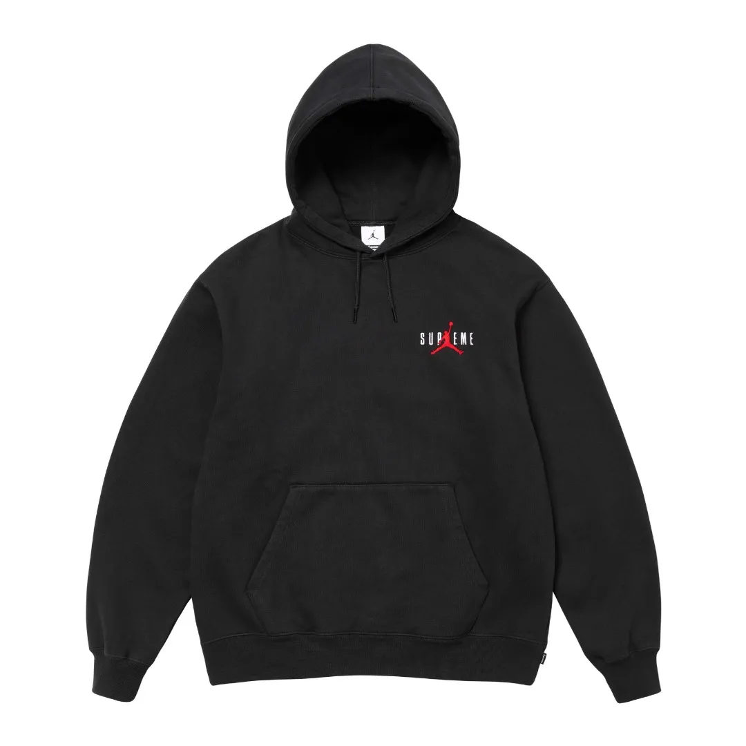 S620💰p330 Top version Supreme x Jordan 24Fw AJ Jordan co-branded hooded velvet sweatshirt 1. Fabric: ZP testing, custom woven and dyed, pure cotton 460G velvet main fabric 2. Embroidery: Embroidery equipment, using Behringer BEKS-Y924 machine (one level higher than Tajima embroidery machine) Embroidery thickness, saturation and size are consistent with ZP 3. Sewing process: Four needles and six threads are used in 12 places on the whole garment. Processed by experienced foreign trade factories (ordinary factories cannot do it) 4. Hem and cuffs: all use 520G non-elastic threads (low-end products use elastic threads to cause the hem and cuffs to appear wavy) 5. Customized ZP main label/washing mark/tag/packaging bag (equipped with an extra-large thickened handbag) Color: black Size: S~XL