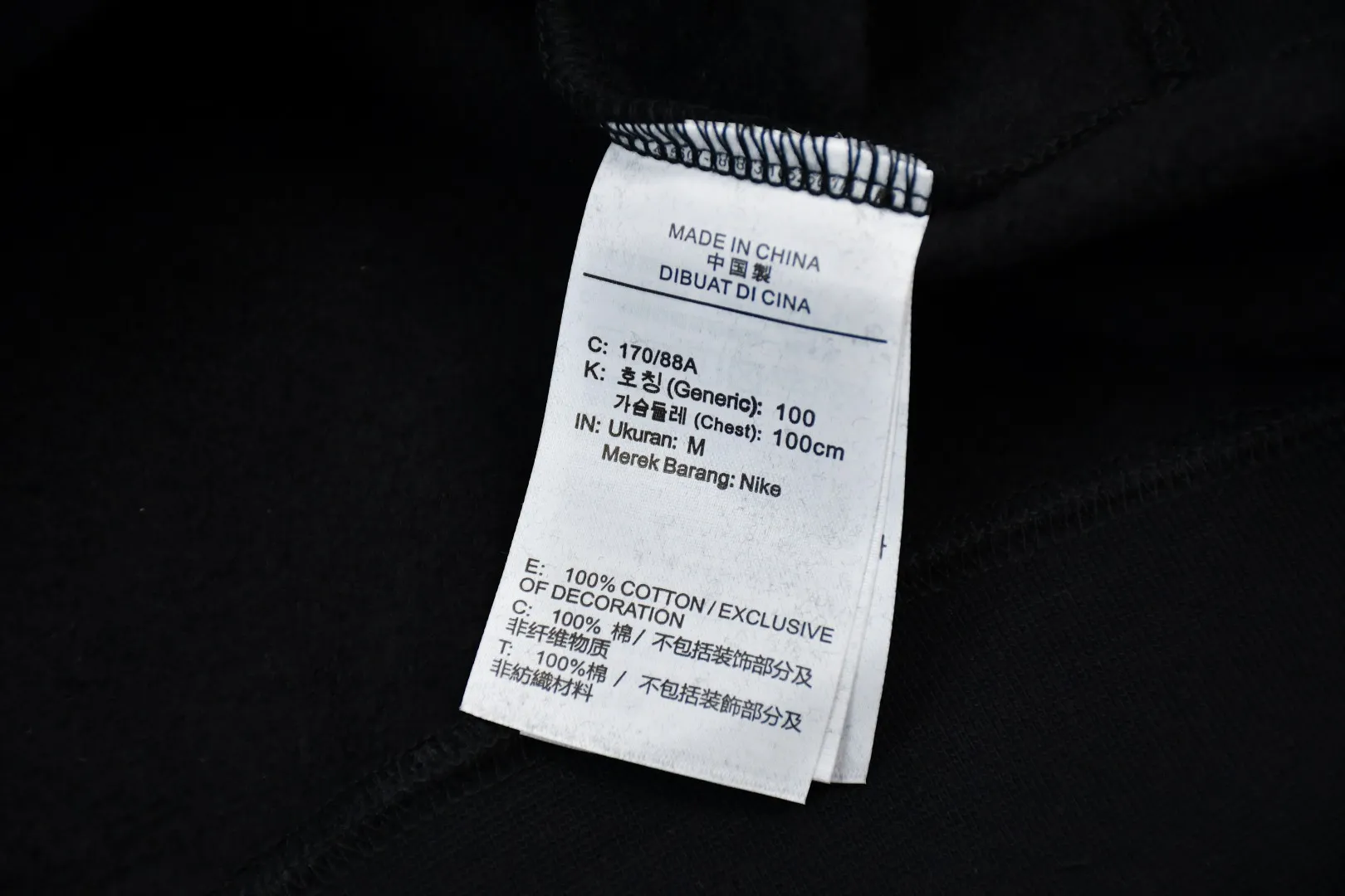 S620💰p330 Top version Supreme x Jordan 24Fw AJ Jordan co-branded hooded velvet sweatshirt 1. Fabric: ZP testing, custom woven and dyed, pure cotton 460G velvet main fabric 2. Embroidery: Embroidery equipment, using Behringer BEKS-Y924 machine (one level higher than Tajima embroidery machine) Embroidery thickness, saturation and size are consistent with ZP 3. Sewing process: Four needles and six threads are used in 12 places on the whole garment. Processed by experienced foreign trade factories (ordinary factories cannot do it) 4. Hem and cuffs: all use 520G non-elastic threads (low-end products use elastic threads to cause the hem and cuffs to appear wavy) 5. Customized ZP main label/washing mark/tag/packaging bag (equipped with an extra-large thickened handbag) Color: black Size: S~XL